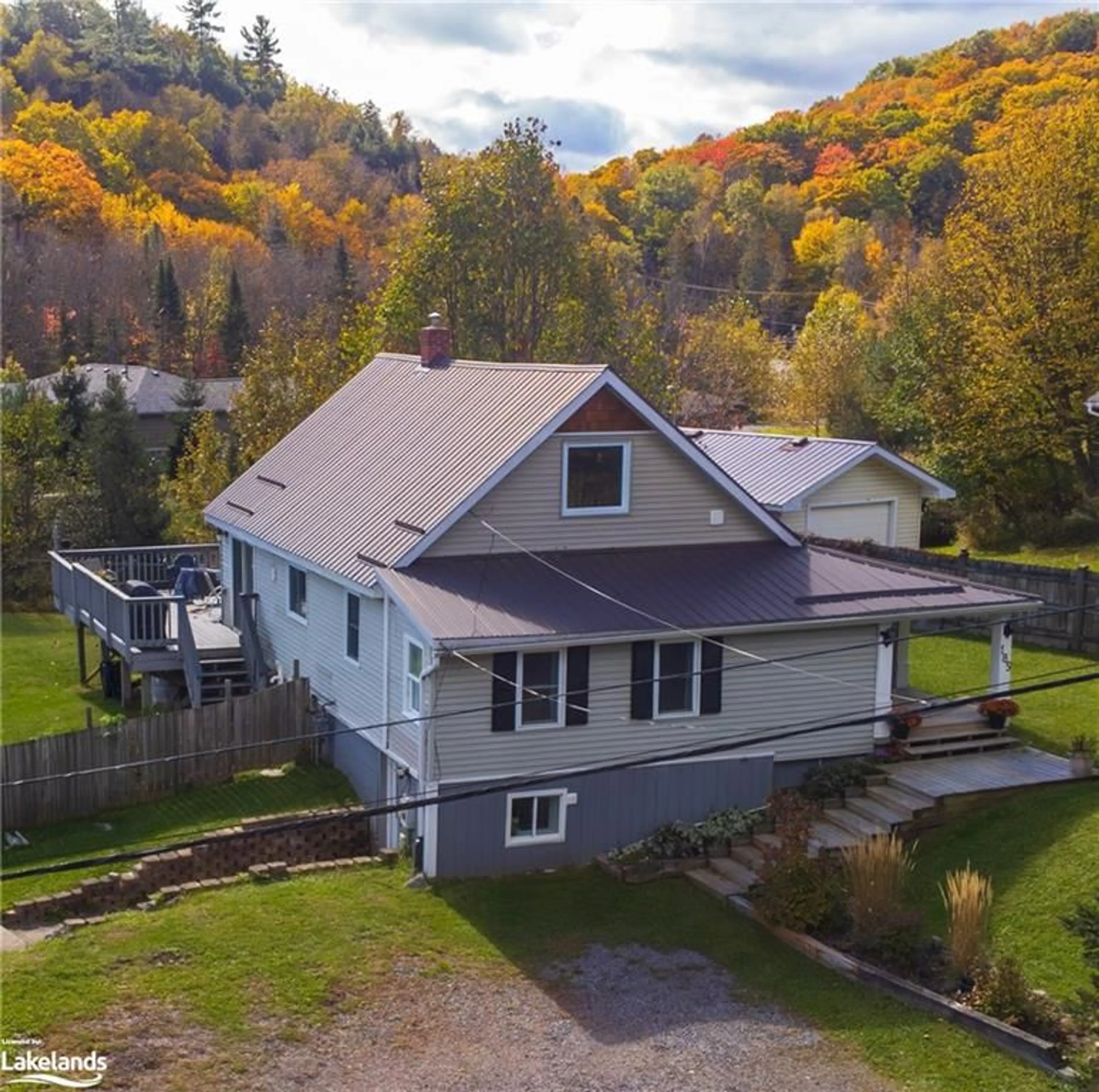 Frontside or backside of a home, cottage for 185 South Fairy Lake Rd, Huntsville Ontario P1H 1R3