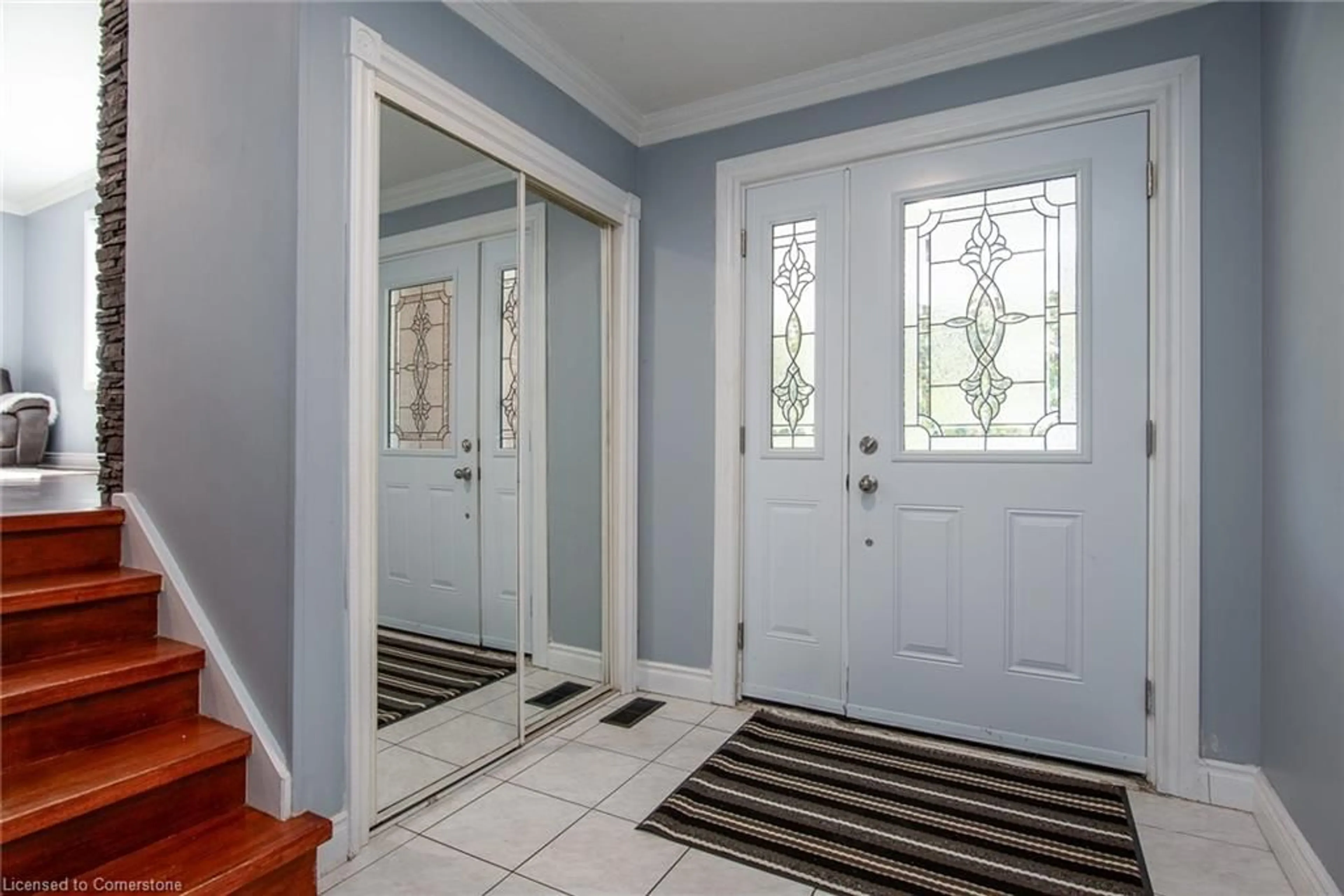 Indoor entryway, wood floors for 130 Greenbrier Dr, Waterloo Ontario N2L 4B5