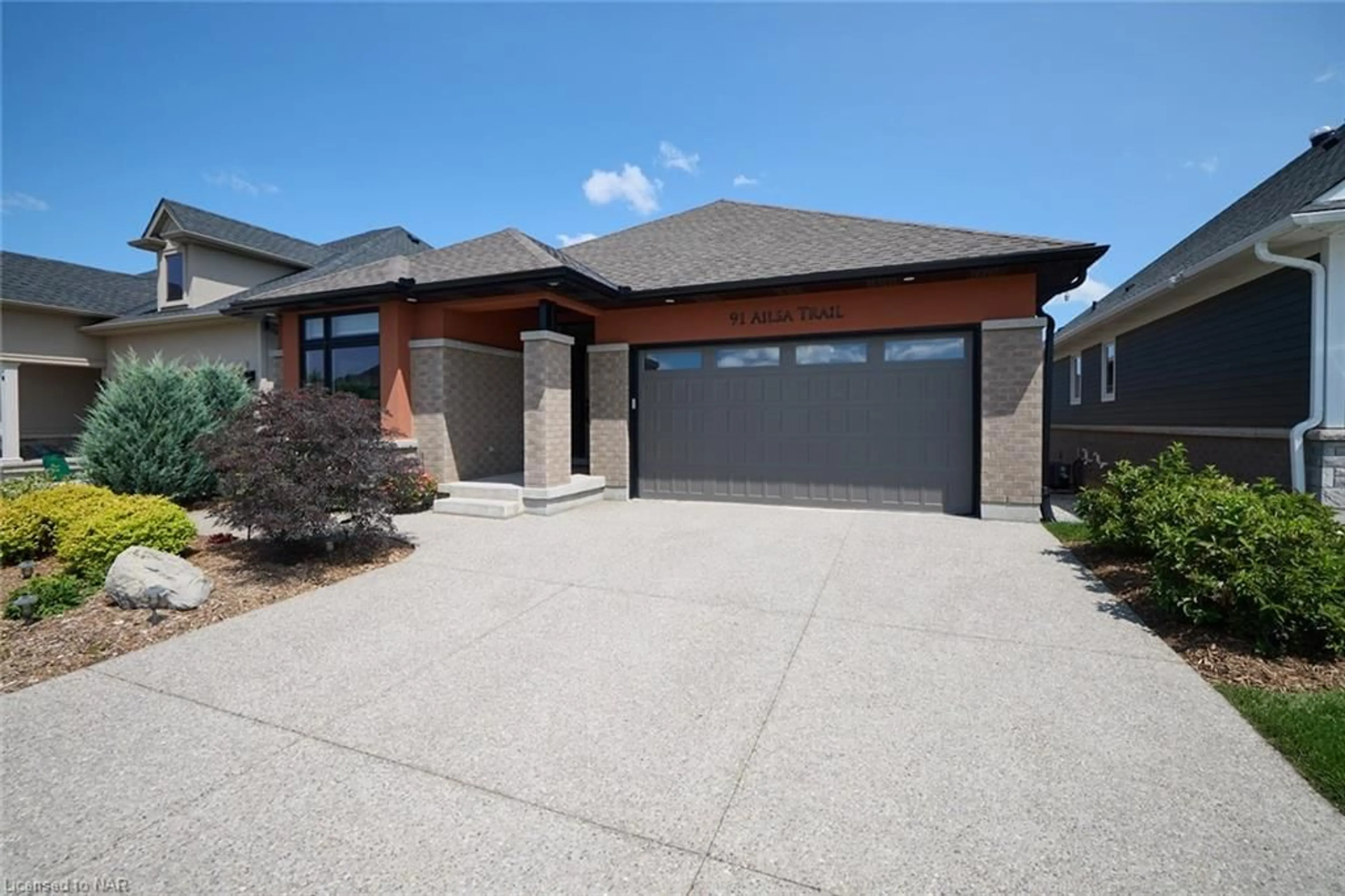 Frontside or backside of a home, the street view for 91 Ailsa Trail Trail, Welland Ontario L3B 0E7