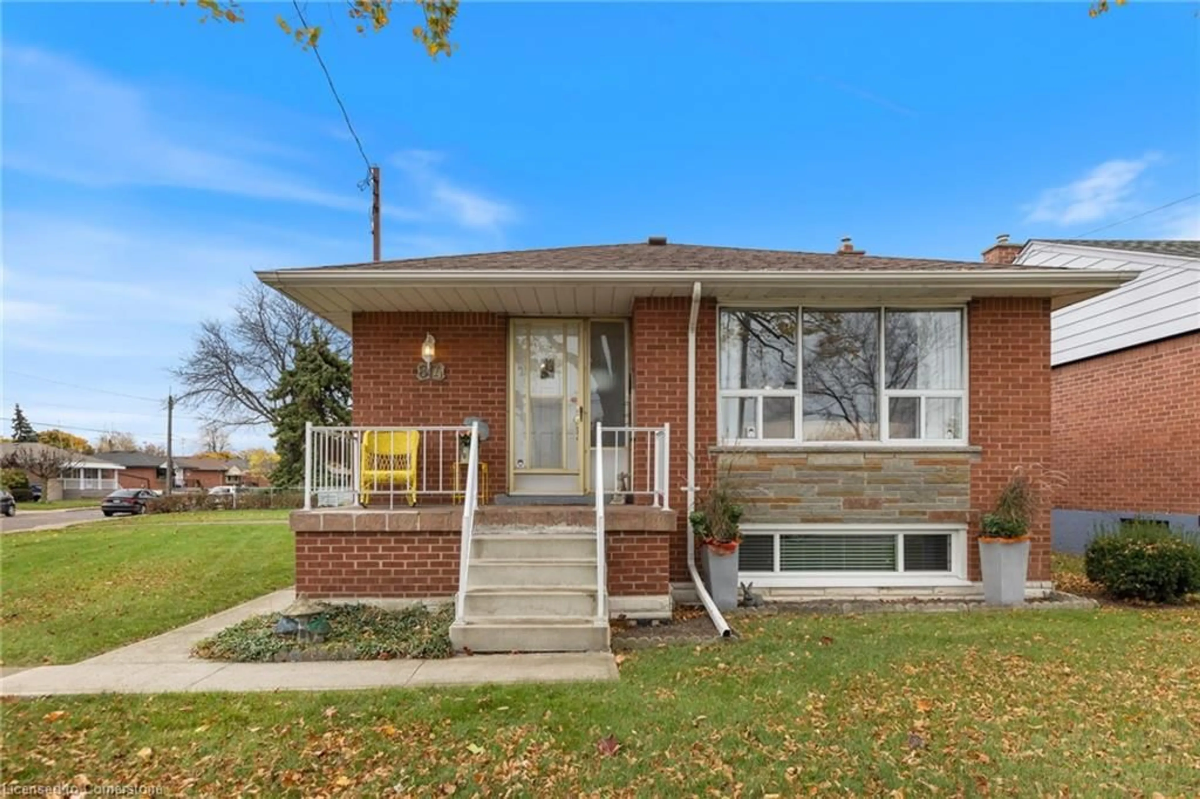 Home with brick exterior material for 814 Tenth Ave, Hamilton Ontario L8T 2G6