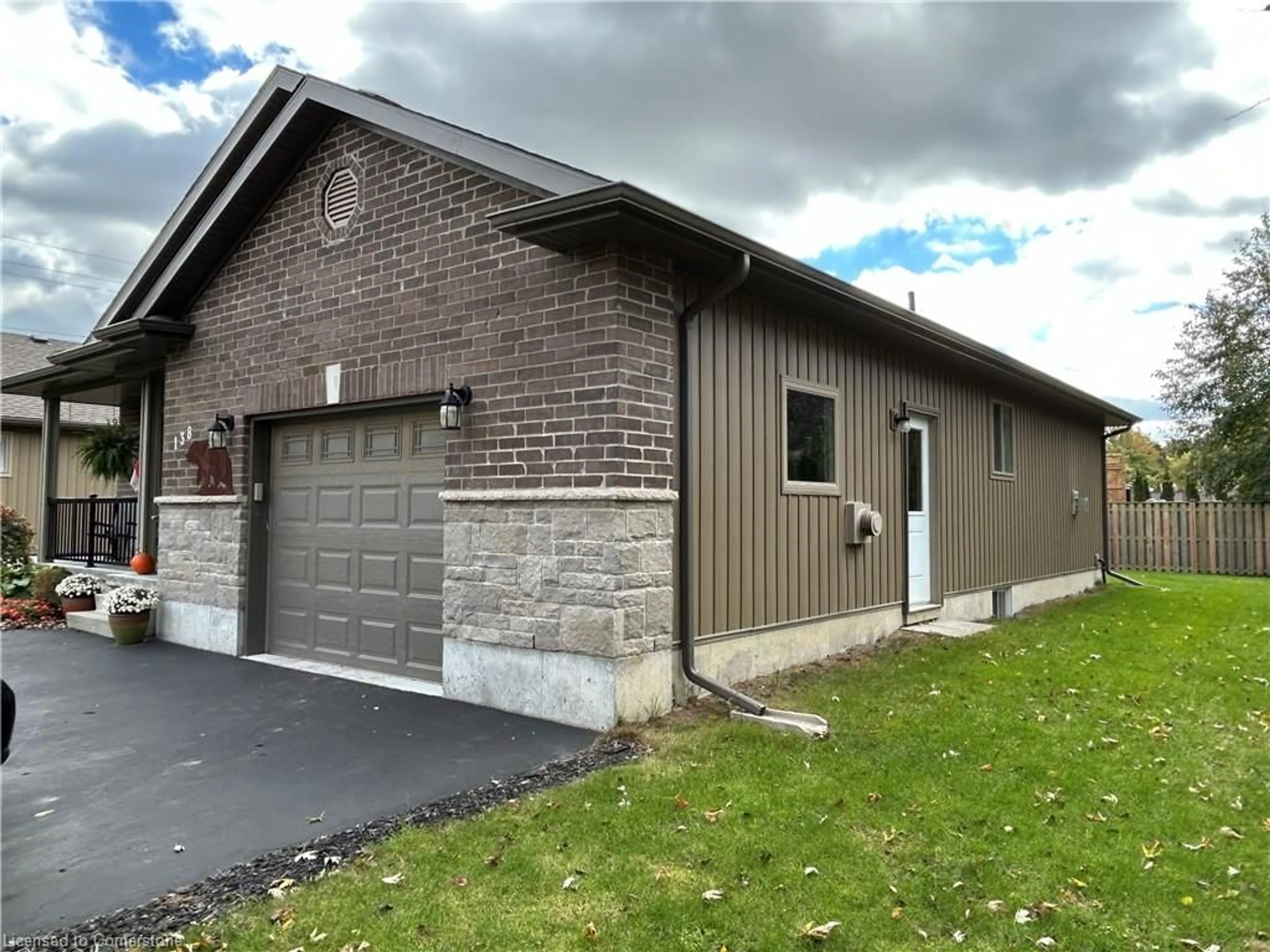 Indoor garage, cement floor for 138 Concession Rd, Dunnville Ontario N1A 1L2