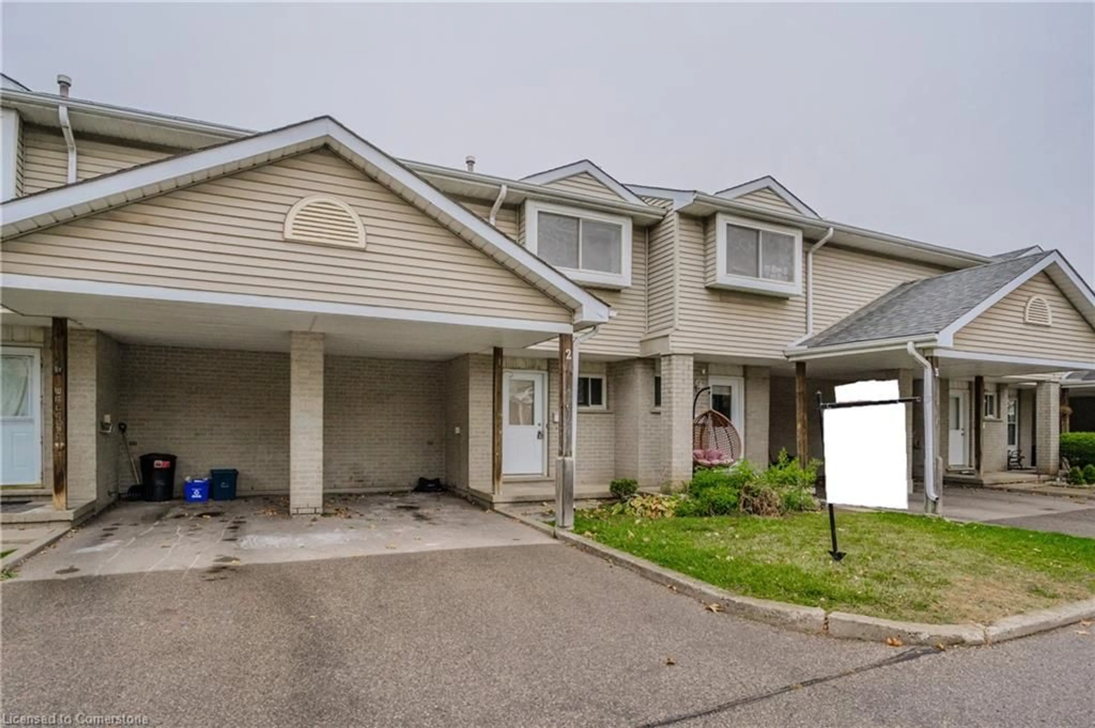 A pic from exterior of the house or condo, cottage for 125 Sekura Cres #2, Cambridge Ontario N1R 8B4