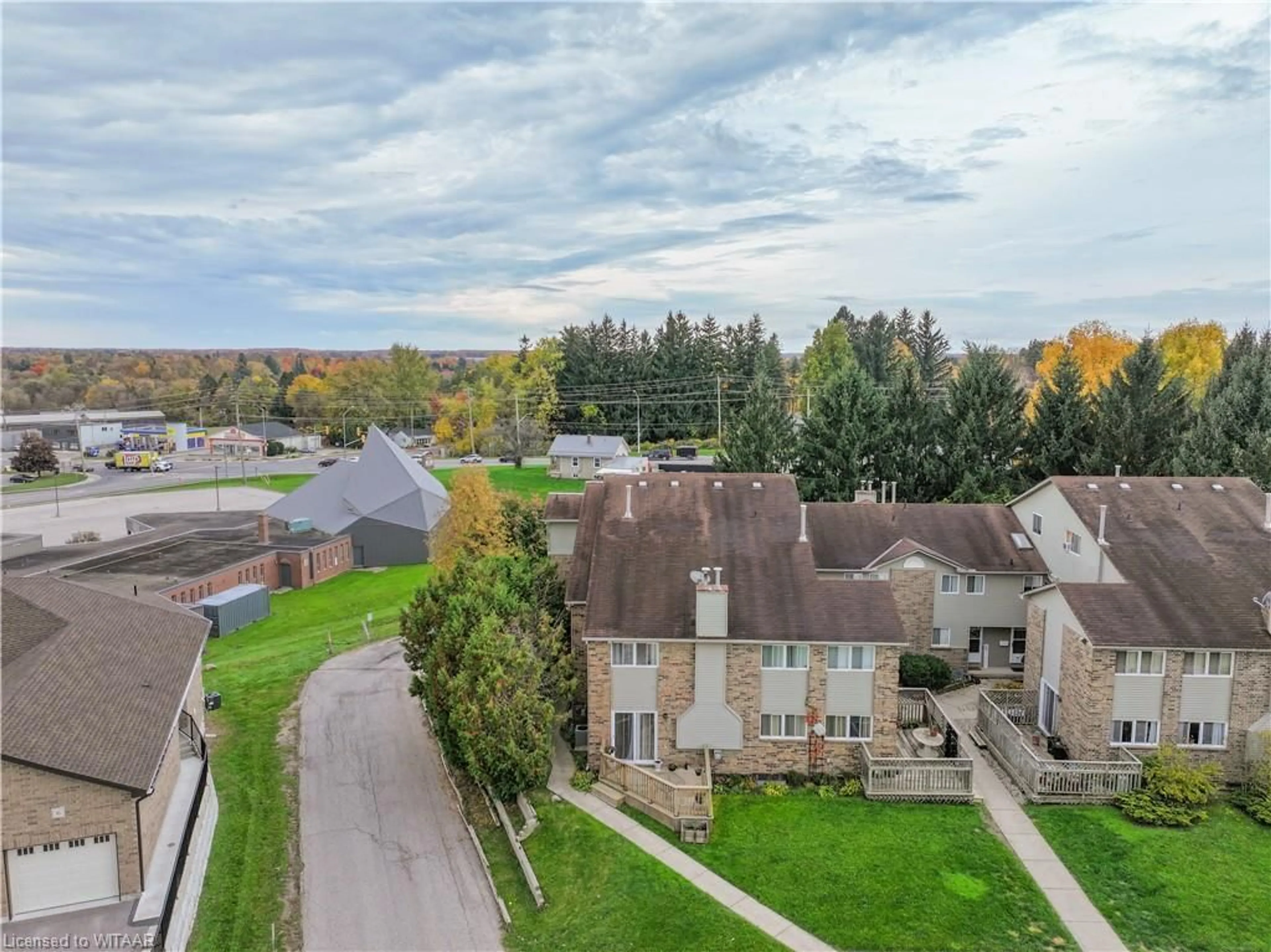 A pic from exterior of the house or condo, the street view for 19 Wren Crt #8, Tillsonburg Ontario N4G 5K2