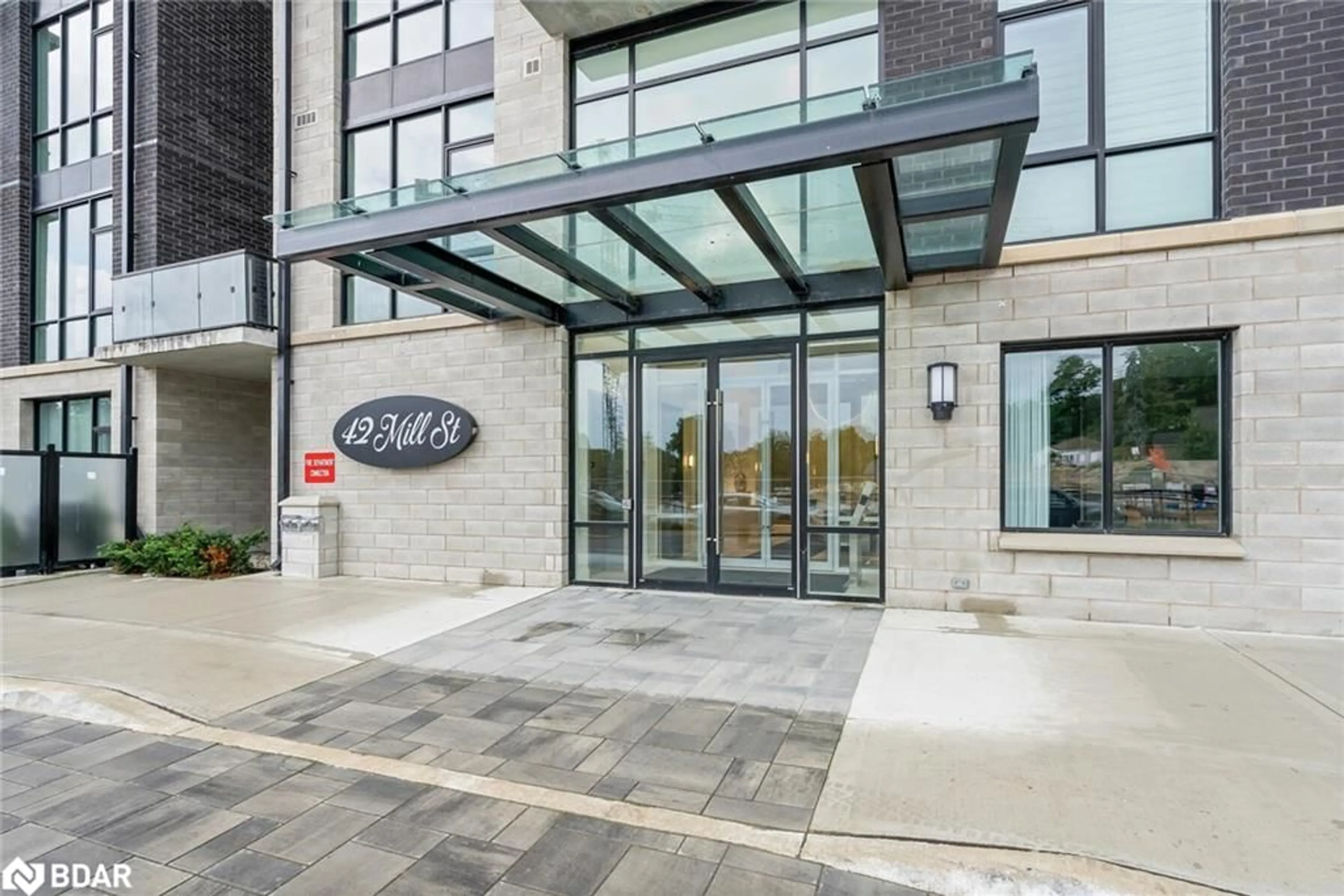 Indoor foyer for 42 Mill St #505, Georgetown Ontario L7G 0P9