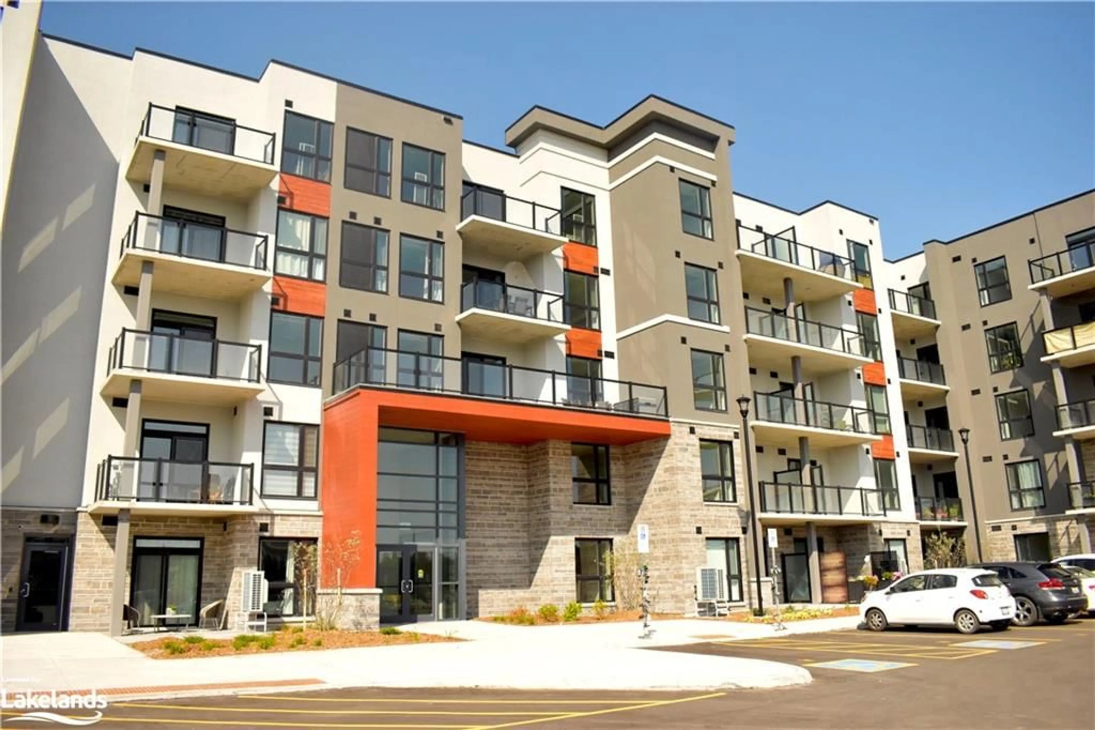 A pic from exterior of the house or condo, the front or back of building for 4 Kimberly Lane #422, Collingwood Ontario L9Y 5B4