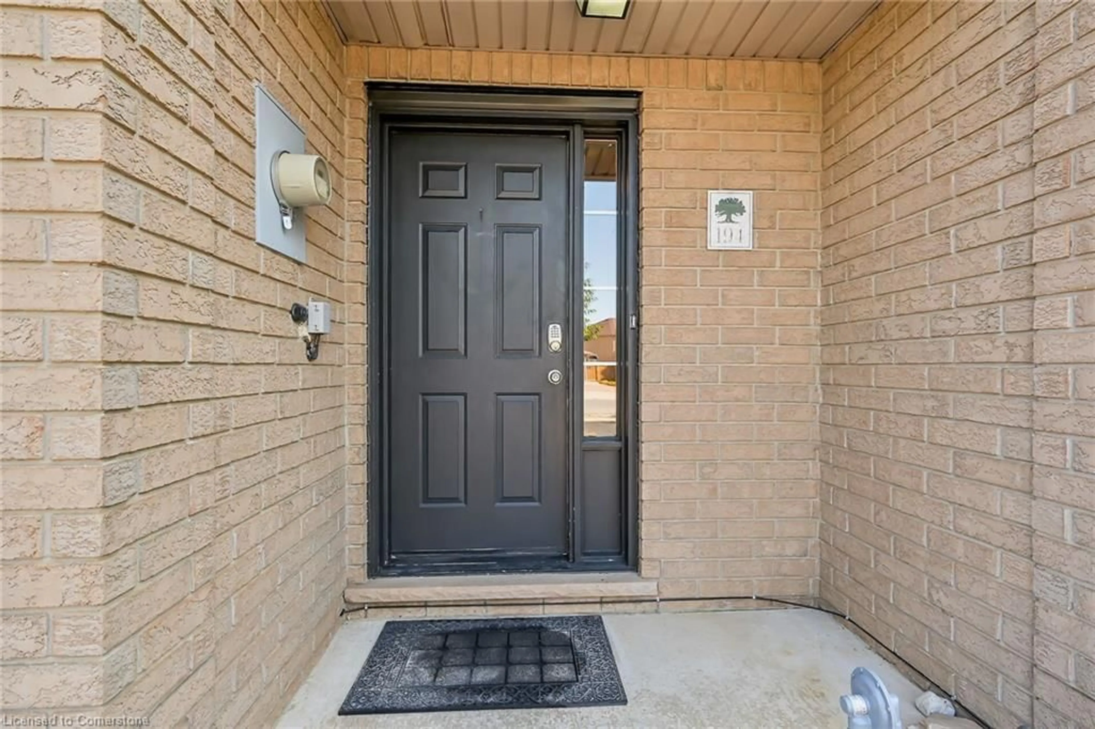 Indoor entryway for 194 Gatestone Dr, Stoney Creek Ontario L8J 3V4