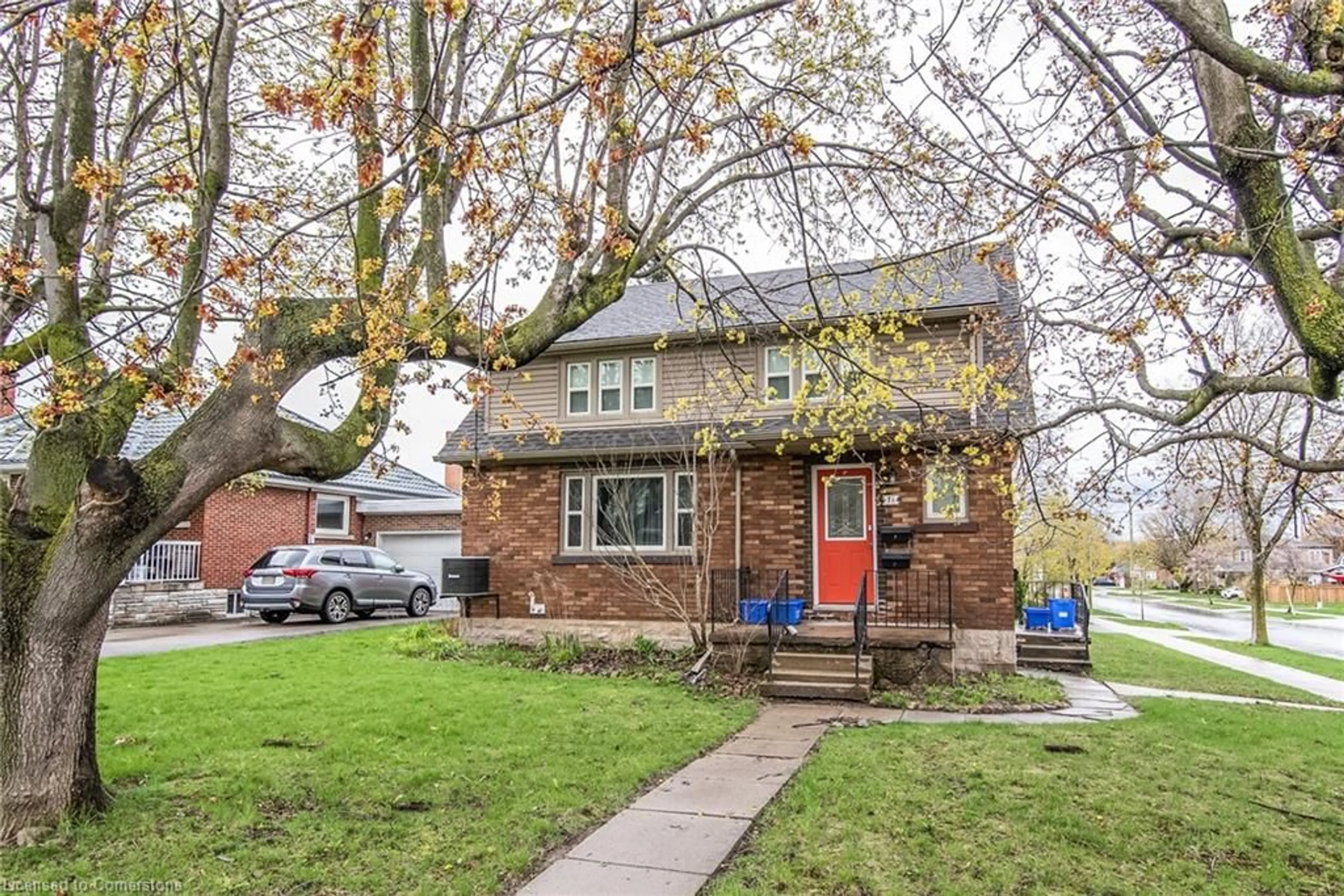 Home with brick exterior material for 71 Ethel St, Kitchener Ontario N2B 1Z8