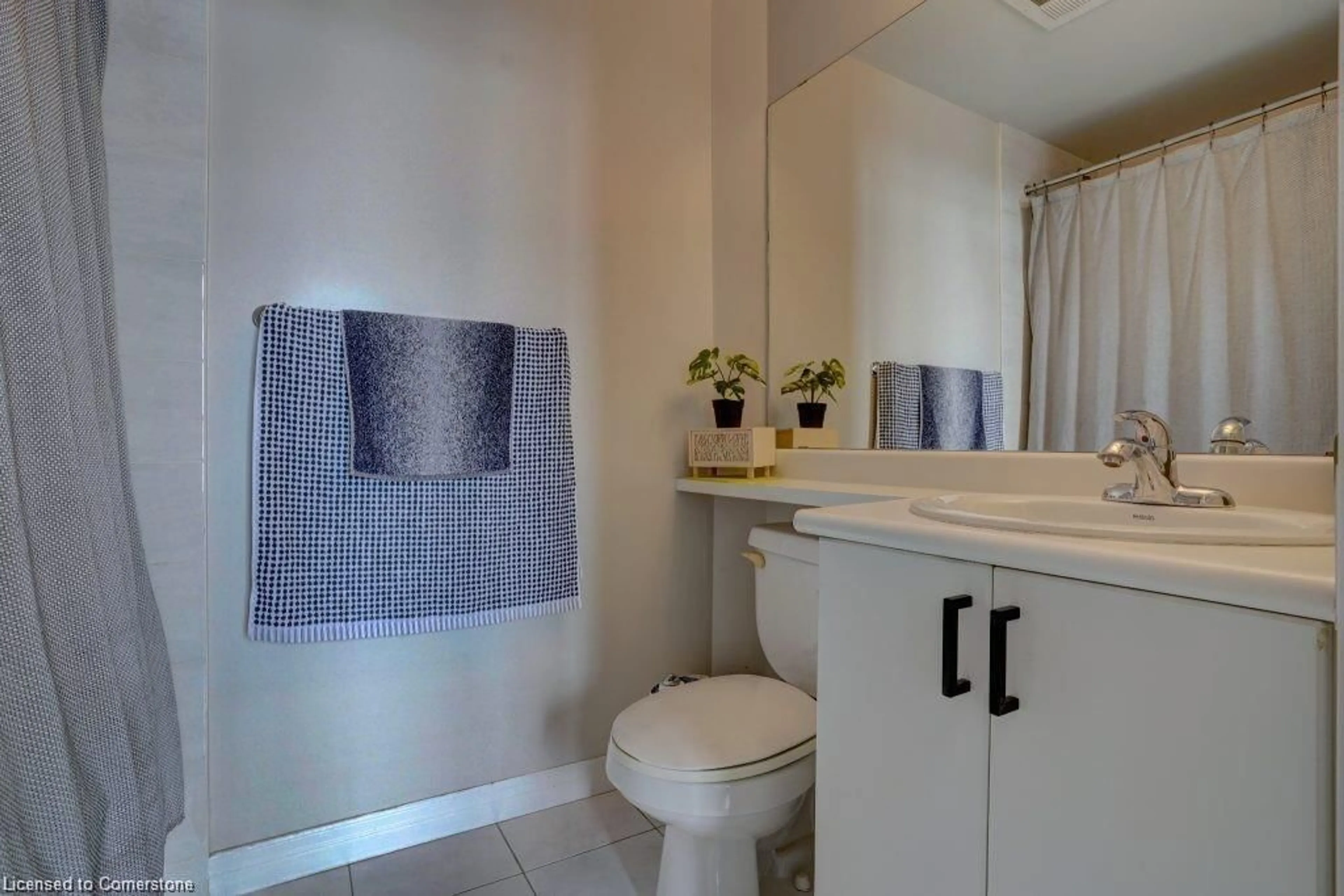 Standard bathroom for 225 Webb Dr #1908, Mississauga Ontario L5B 4P2