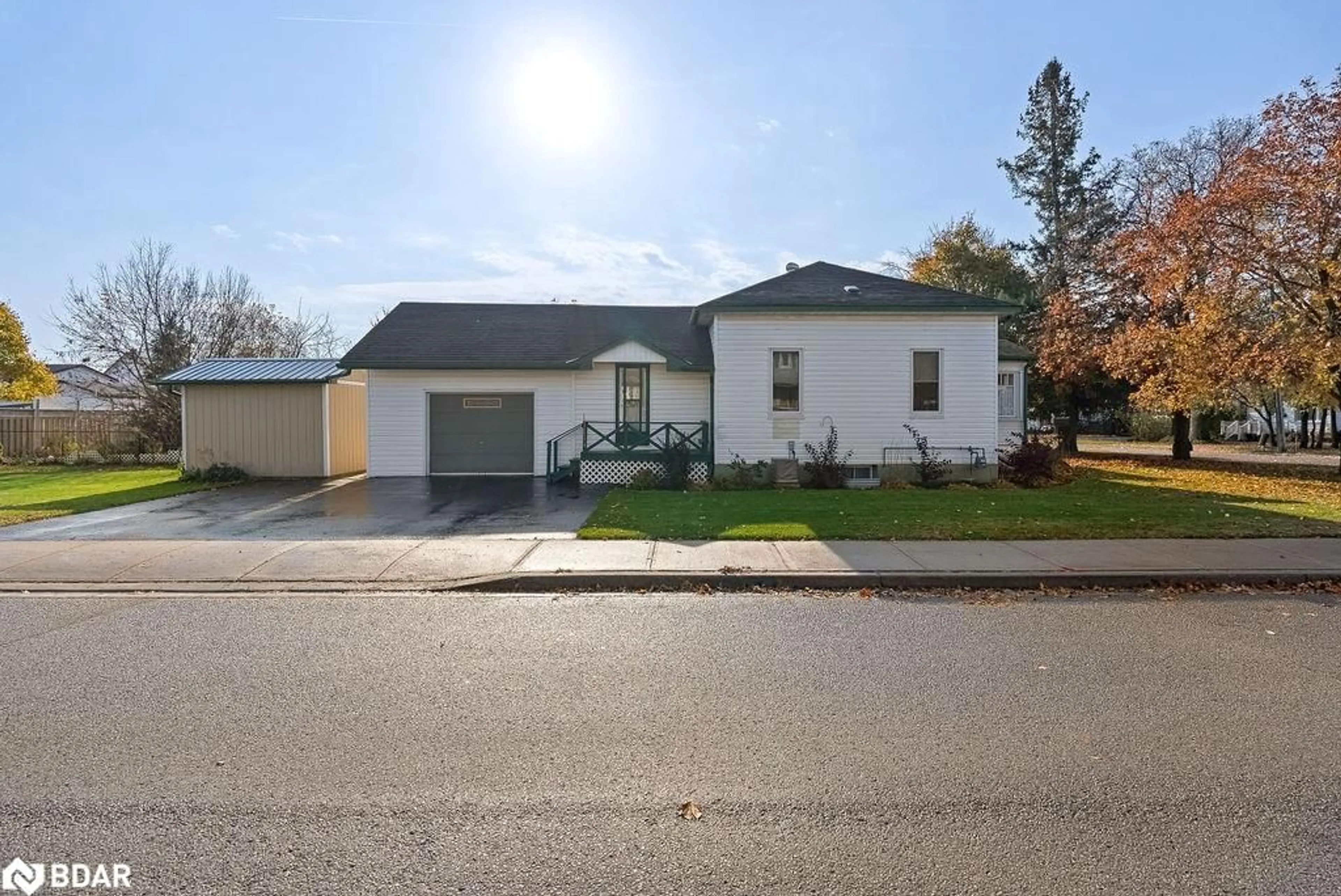 Frontside or backside of a home, the street view for 72 Cambridge St, Lindsay Ontario K9V 3C5