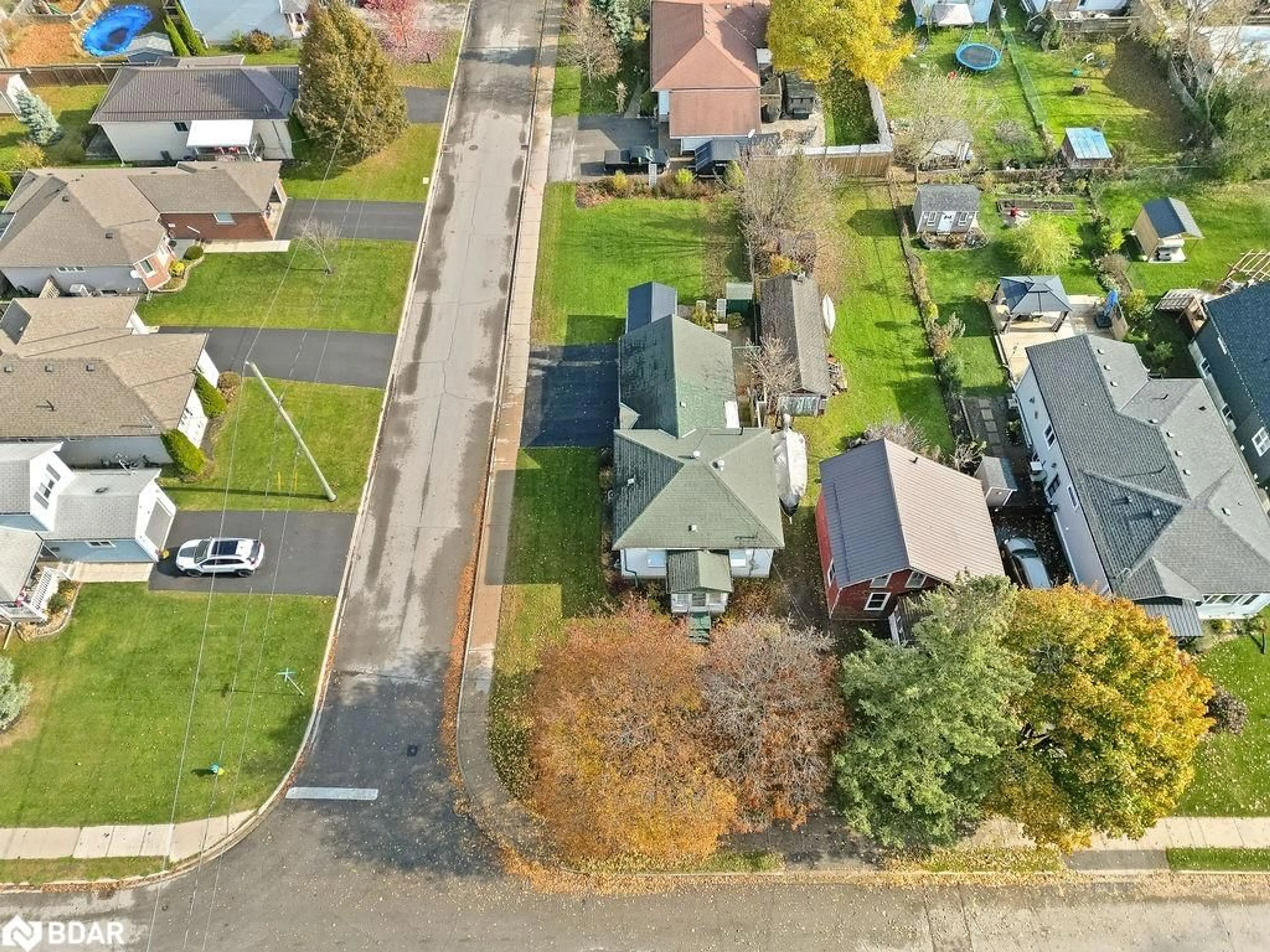 Frontside or backside of a home, the street view for 72 Cambridge St, Lindsay Ontario K9V 3C5