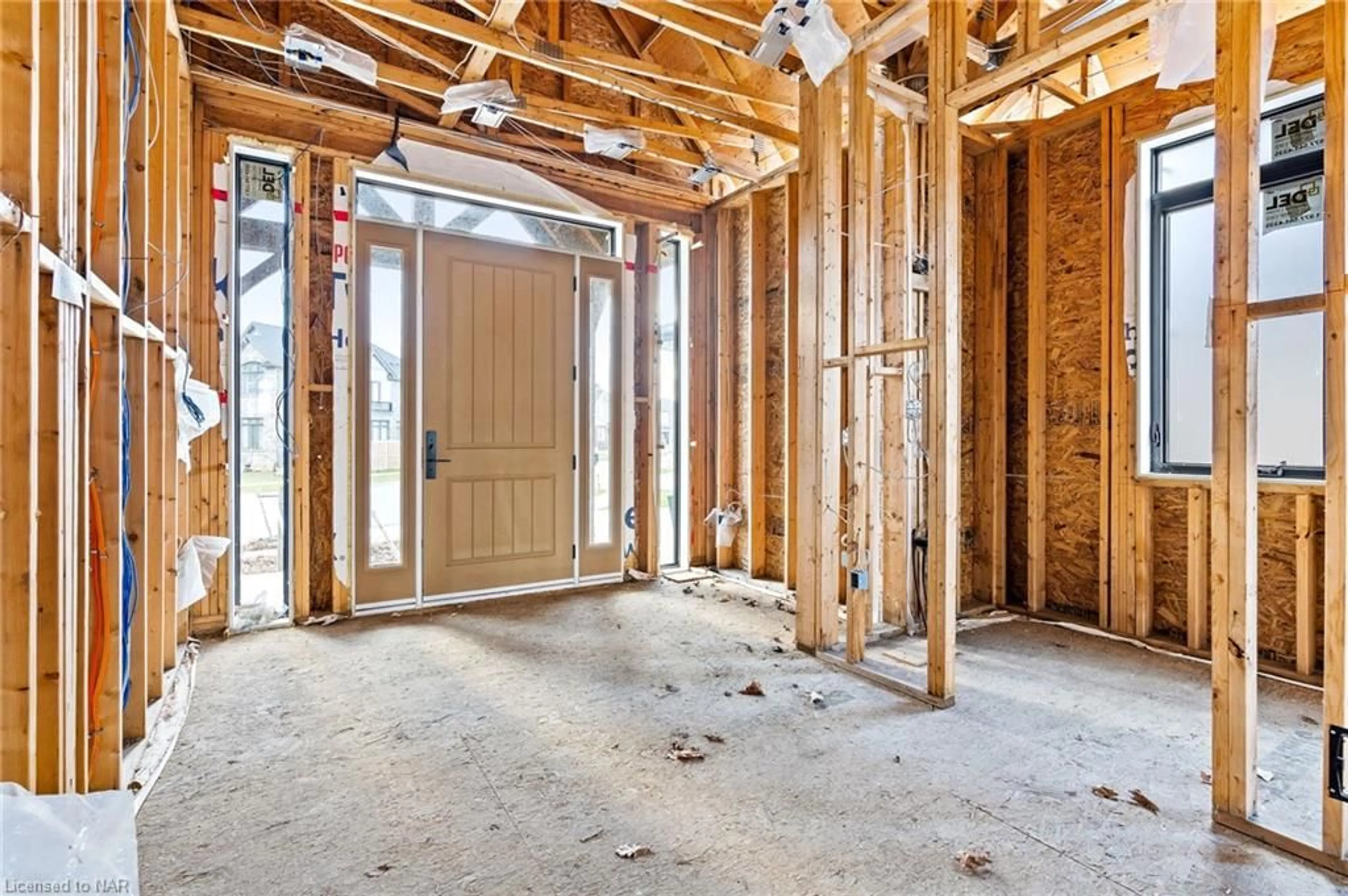 Indoor entryway, wood floors for 62 Bergenstein Cres, Fonthill Ontario L2B 5N5