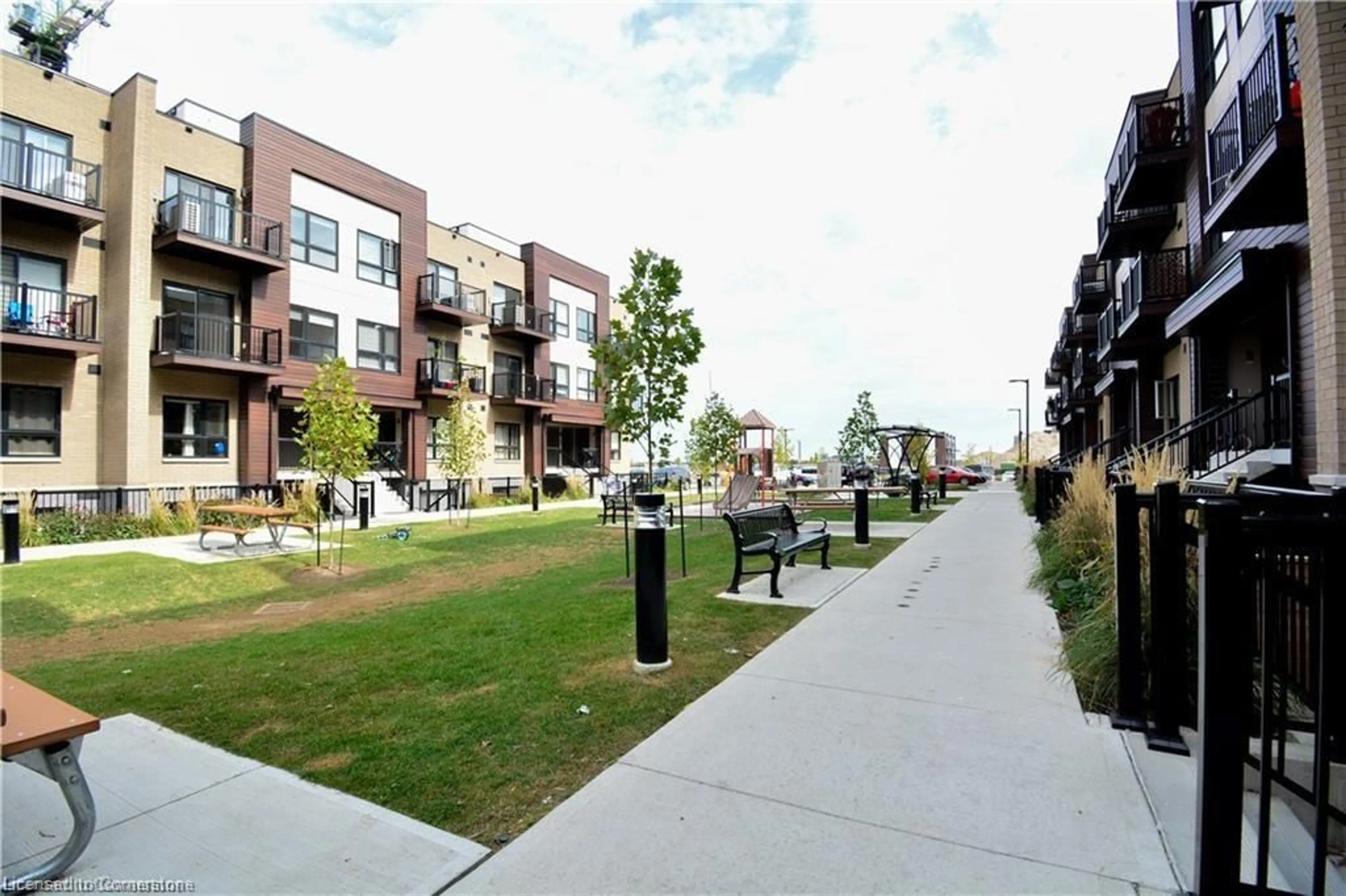 A pic from exterior of the house or condo, the street view for 10 Palace St #D1, Kitchener Ontario N2E 0J3