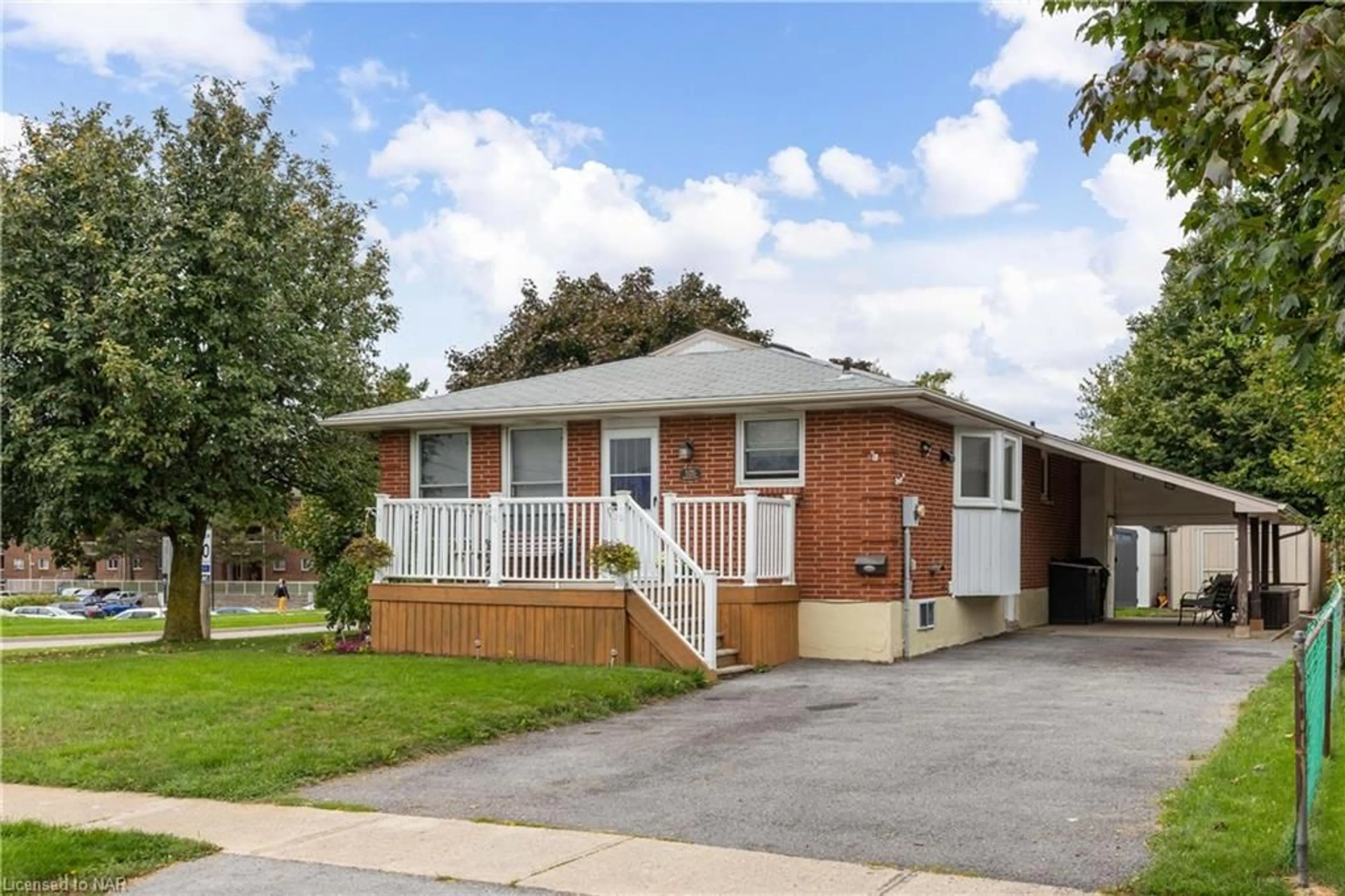 Frontside or backside of a home, cottage for 105 Rockwood Ave, St. Catharines Ontario L2P 3R9