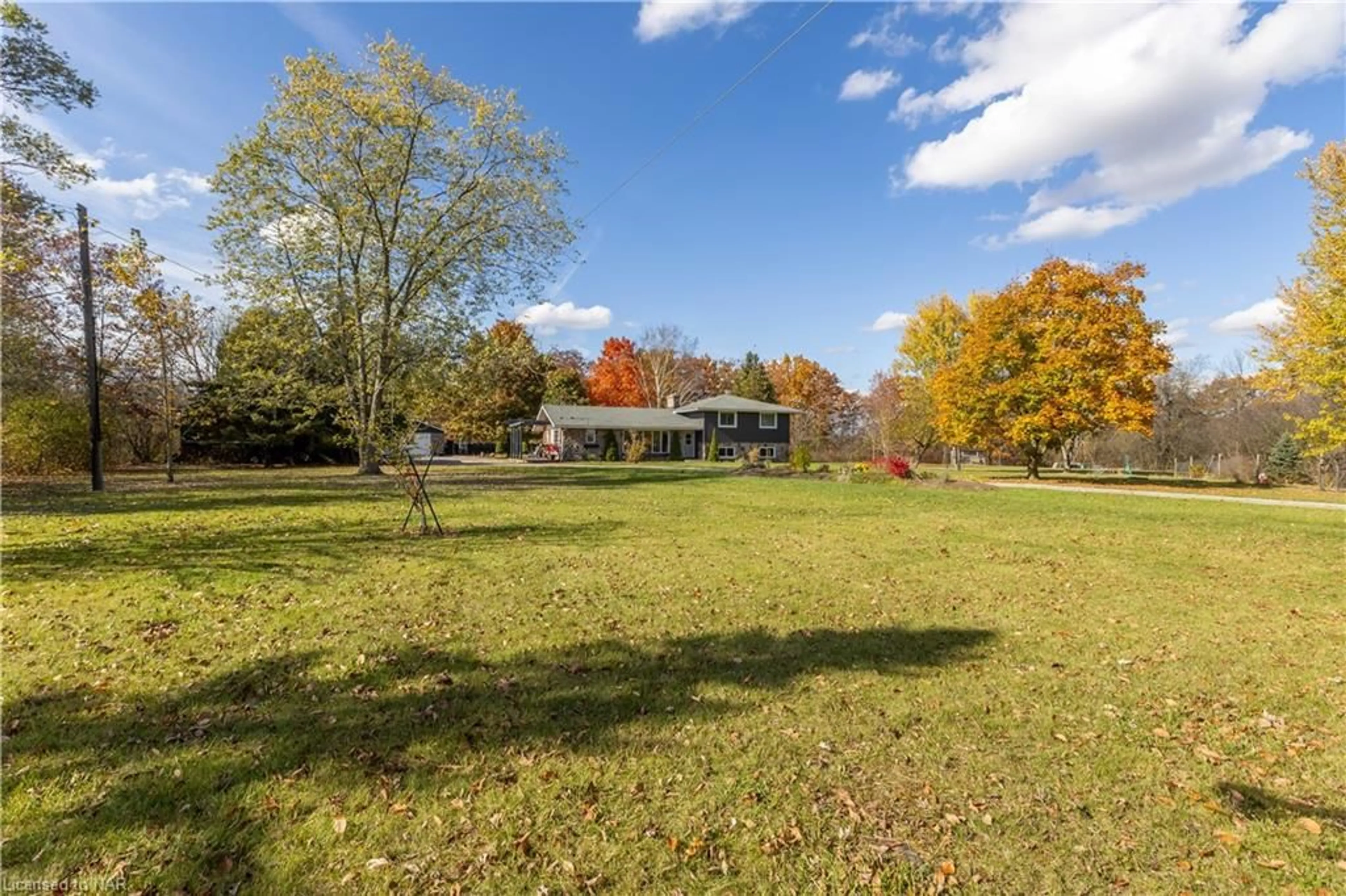 A pic from exterior of the house or condo, the fenced backyard for 417 Highway 140 Hwy, Welland Ontario L3B 5N7