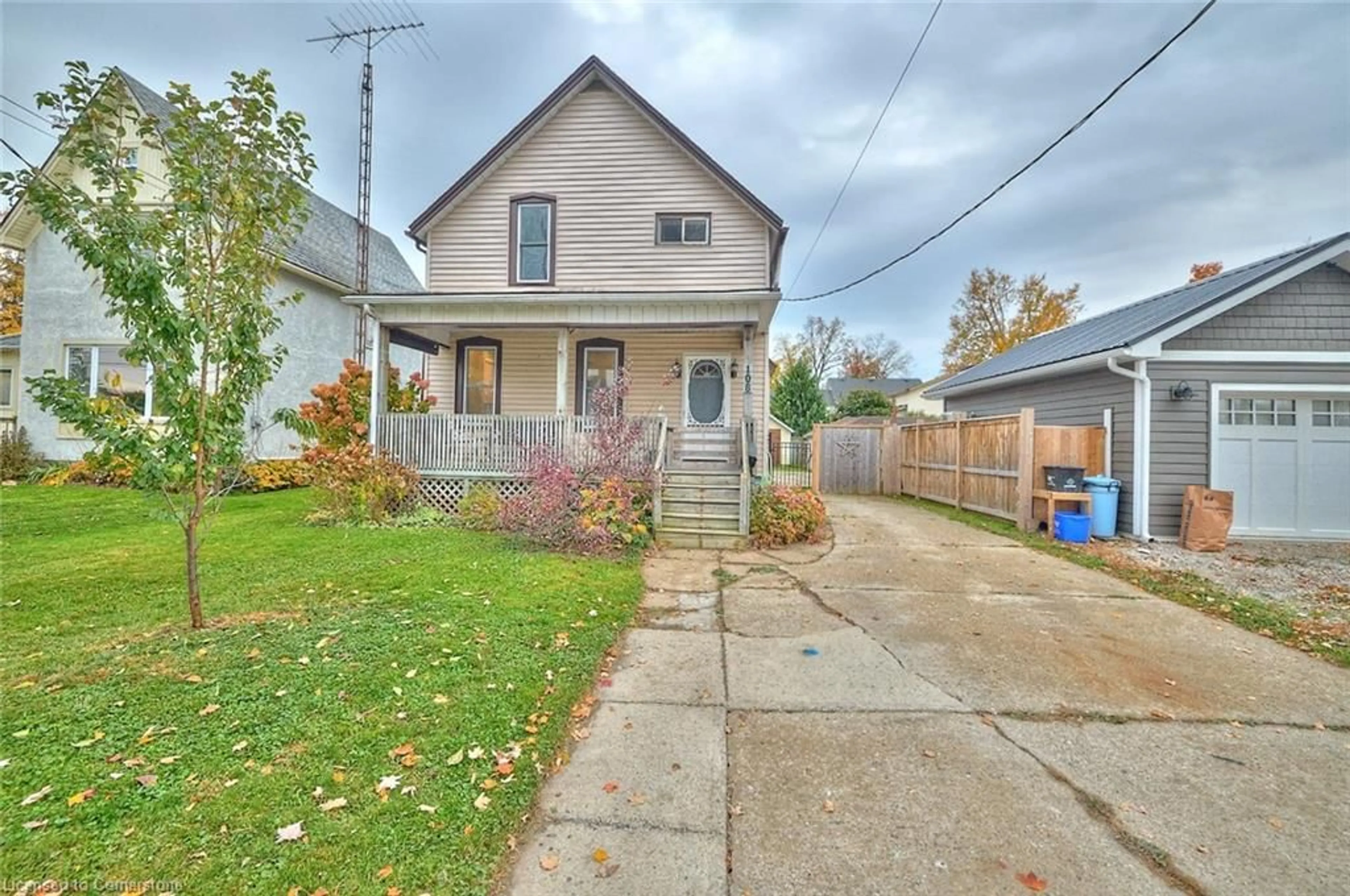 Frontside or backside of a home, the street view for 108 Cross St, Dunnville Ontario N1A 1B8