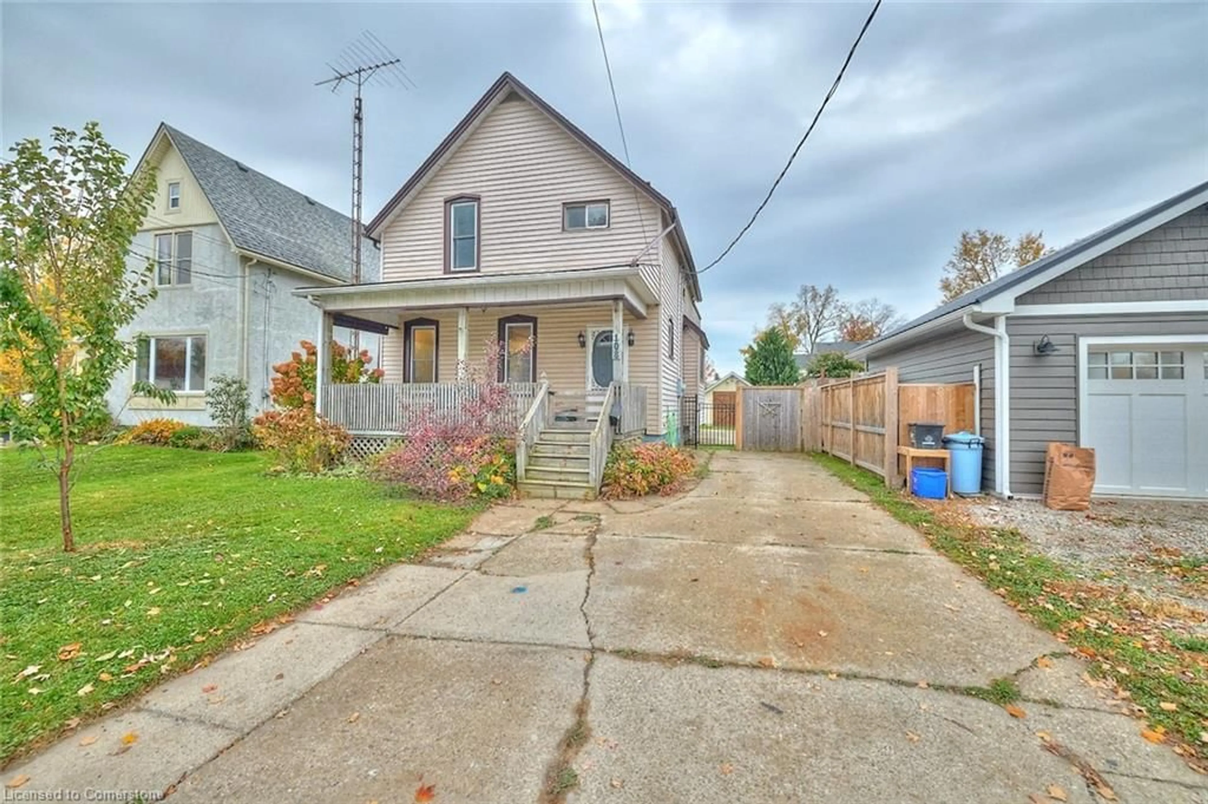 Frontside or backside of a home, the street view for 108 Cross St, Dunnville Ontario N1A 1B8