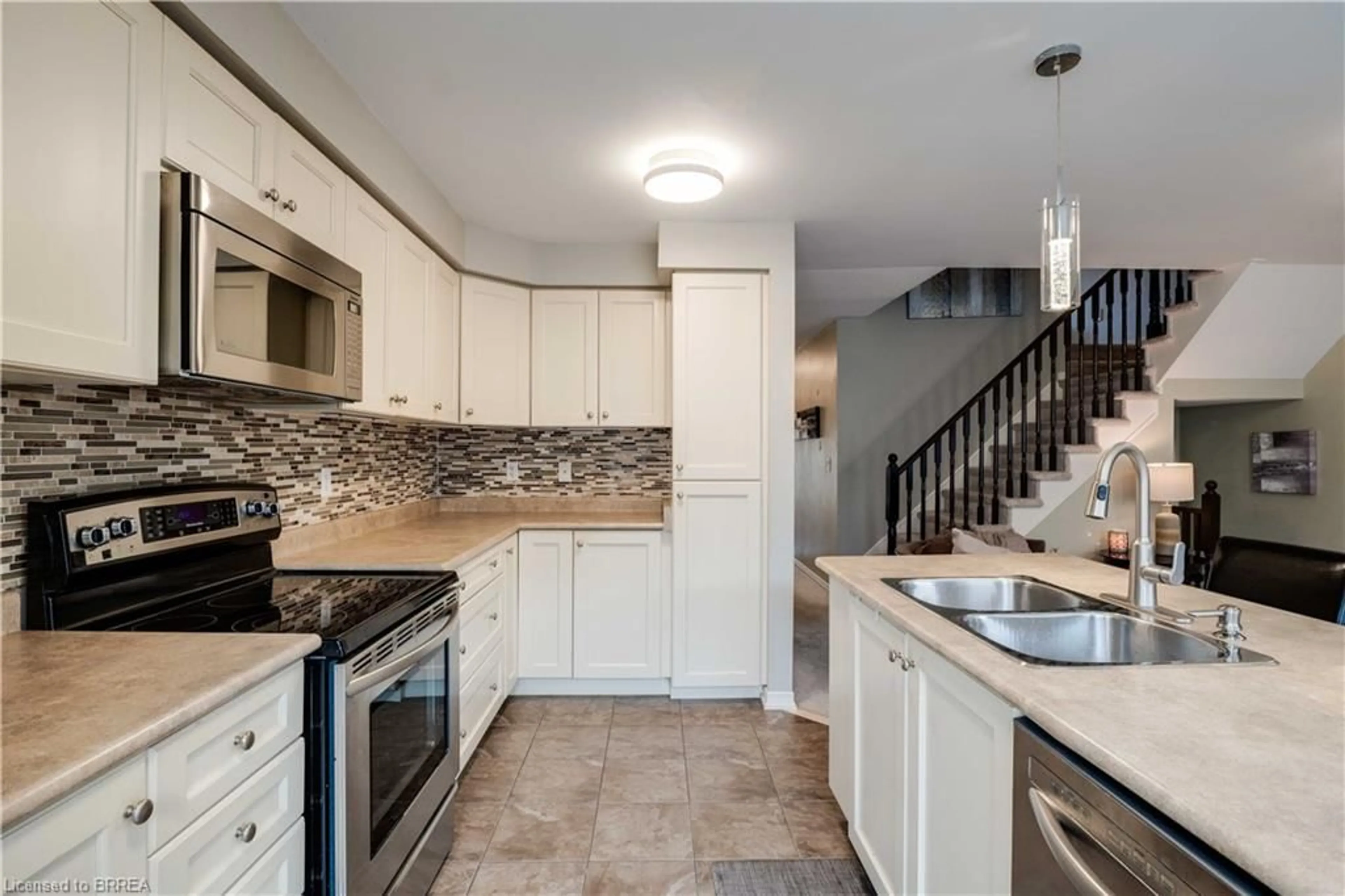 Open concept kitchen for 4269 Murvel Ave, Burlington Ontario L7M 0M9