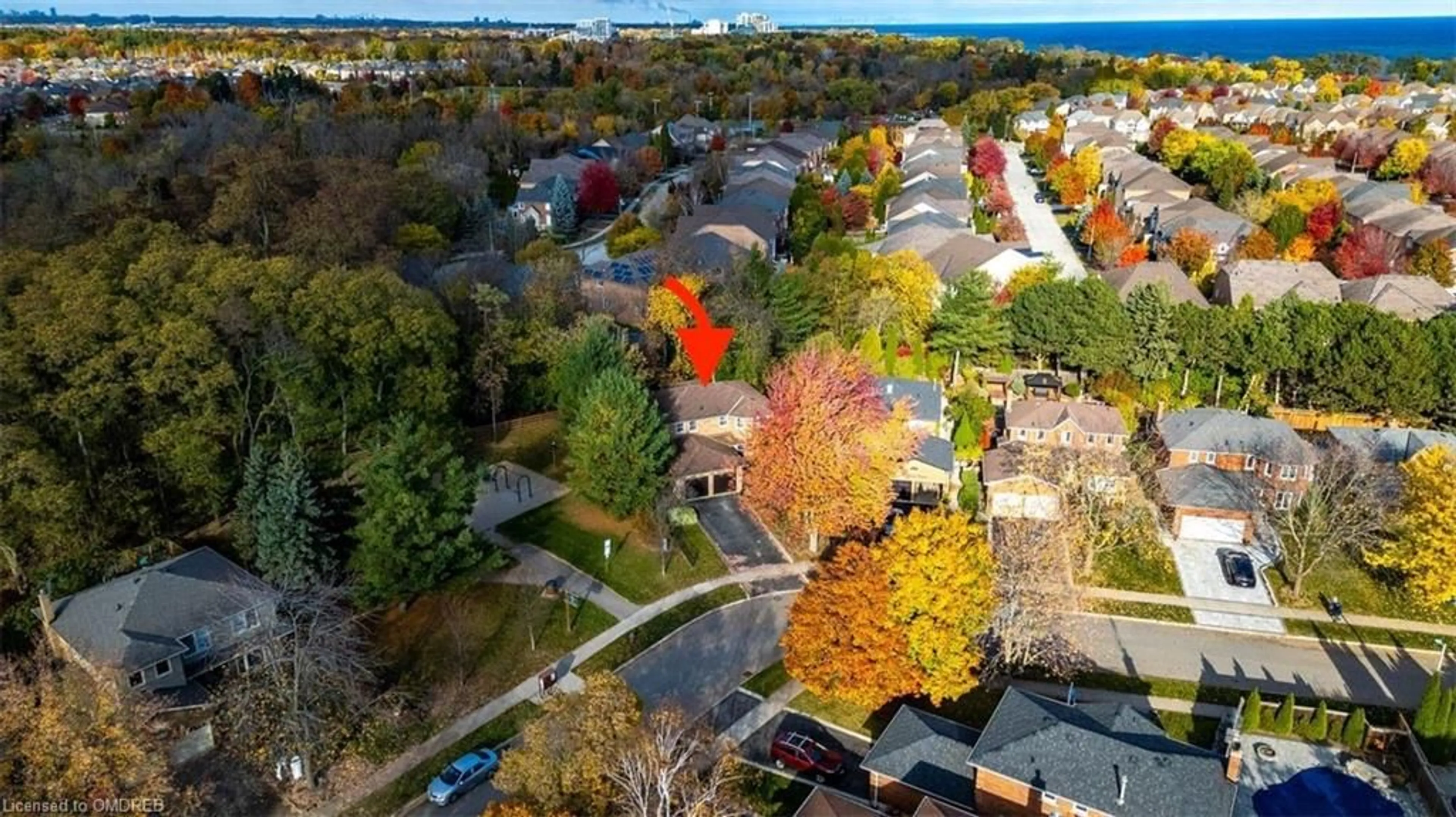 A pic from exterior of the house or condo, the street view for 3465 Wilmot Cres, Oakville Ontario L6L 6E2