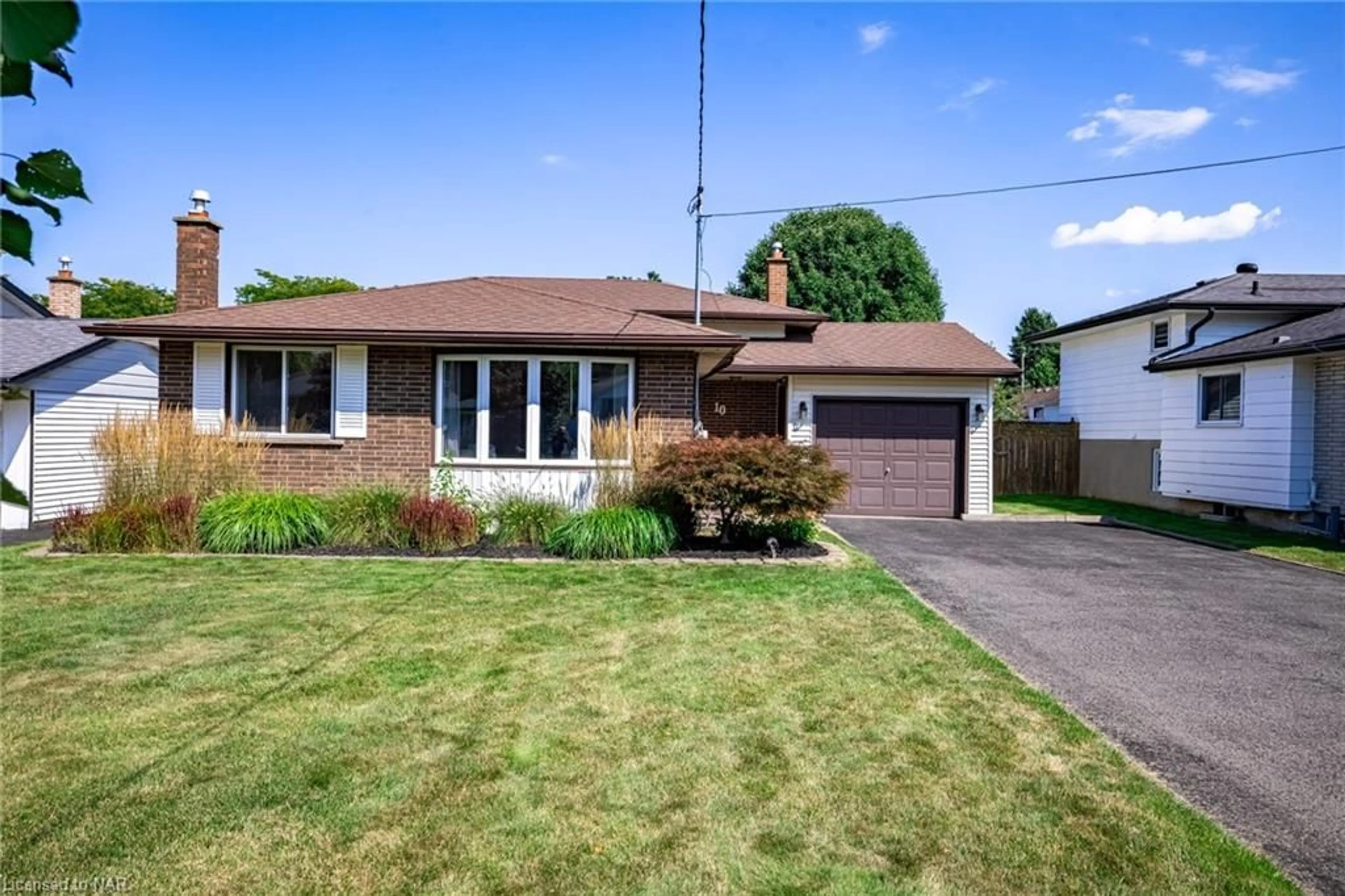 Frontside or backside of a home, cottage for 10 Noelle Dr, St. Catharines Ontario L2M 1M2