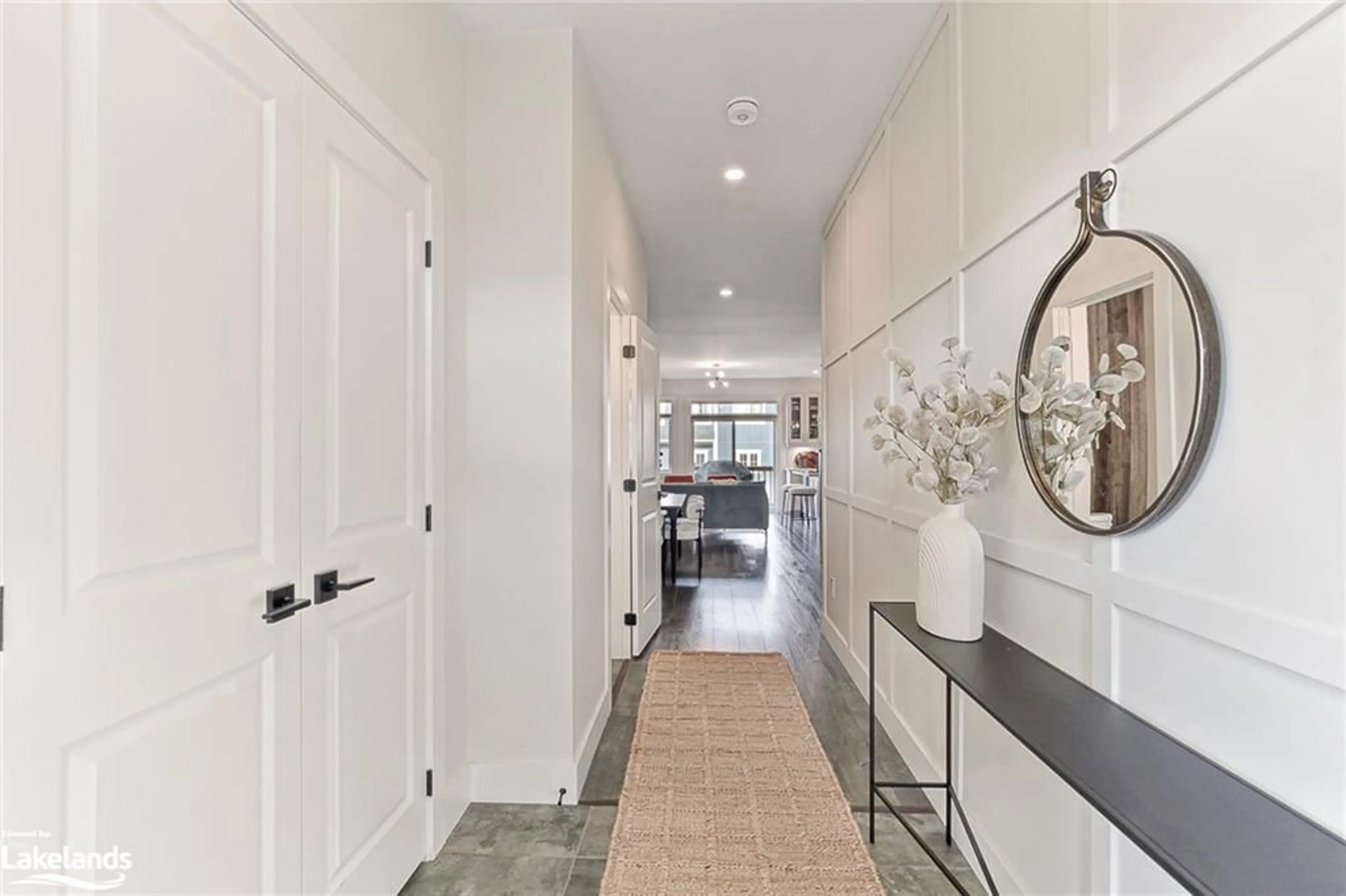 Indoor entryway, wood floors for 120 Sycamore St, The Blue Mountains Ontario L9Y 0R4