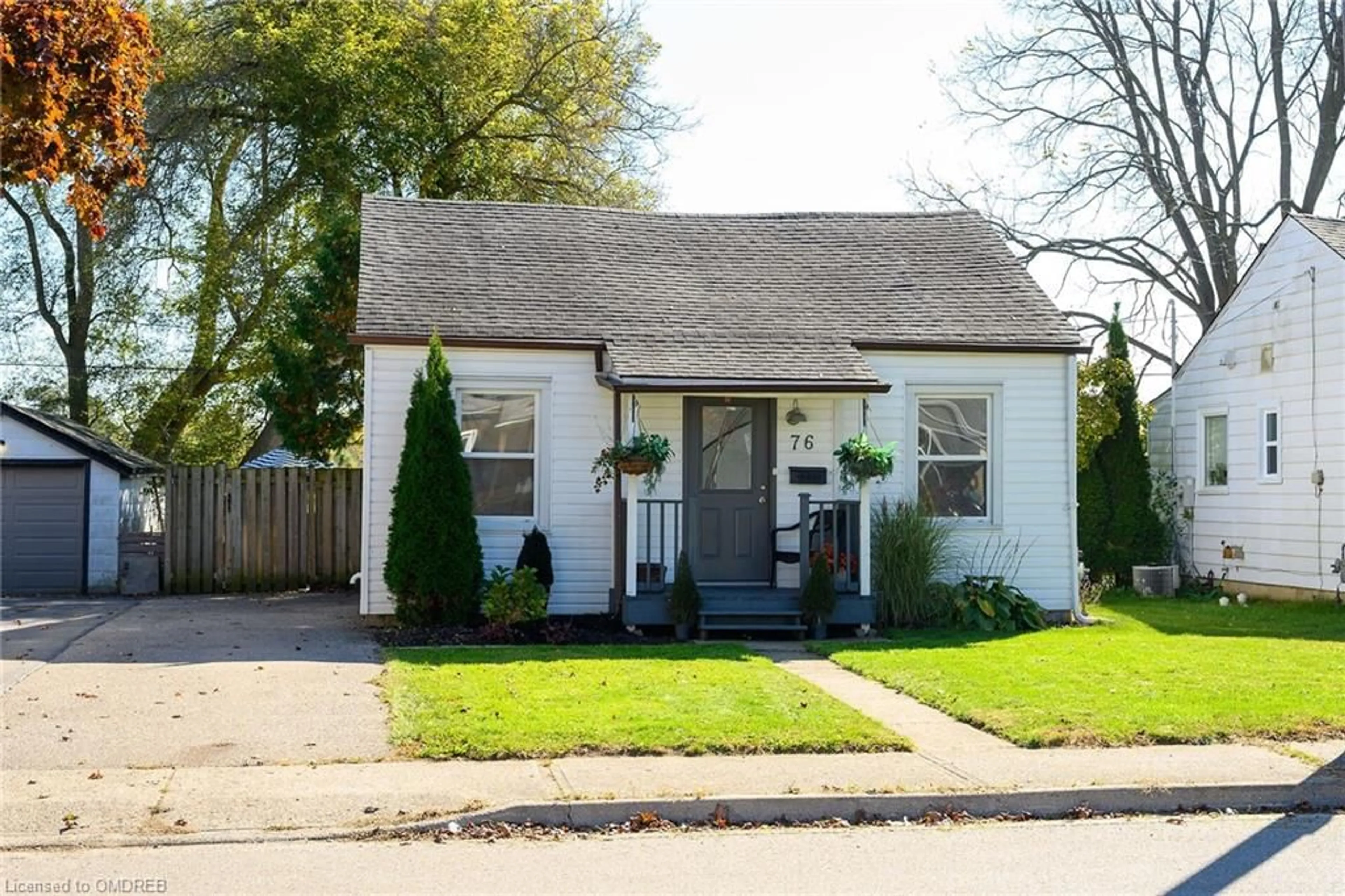 Frontside or backside of a home, cottage for 76 Sixth Ave, Brantford Ontario N3S 1A9