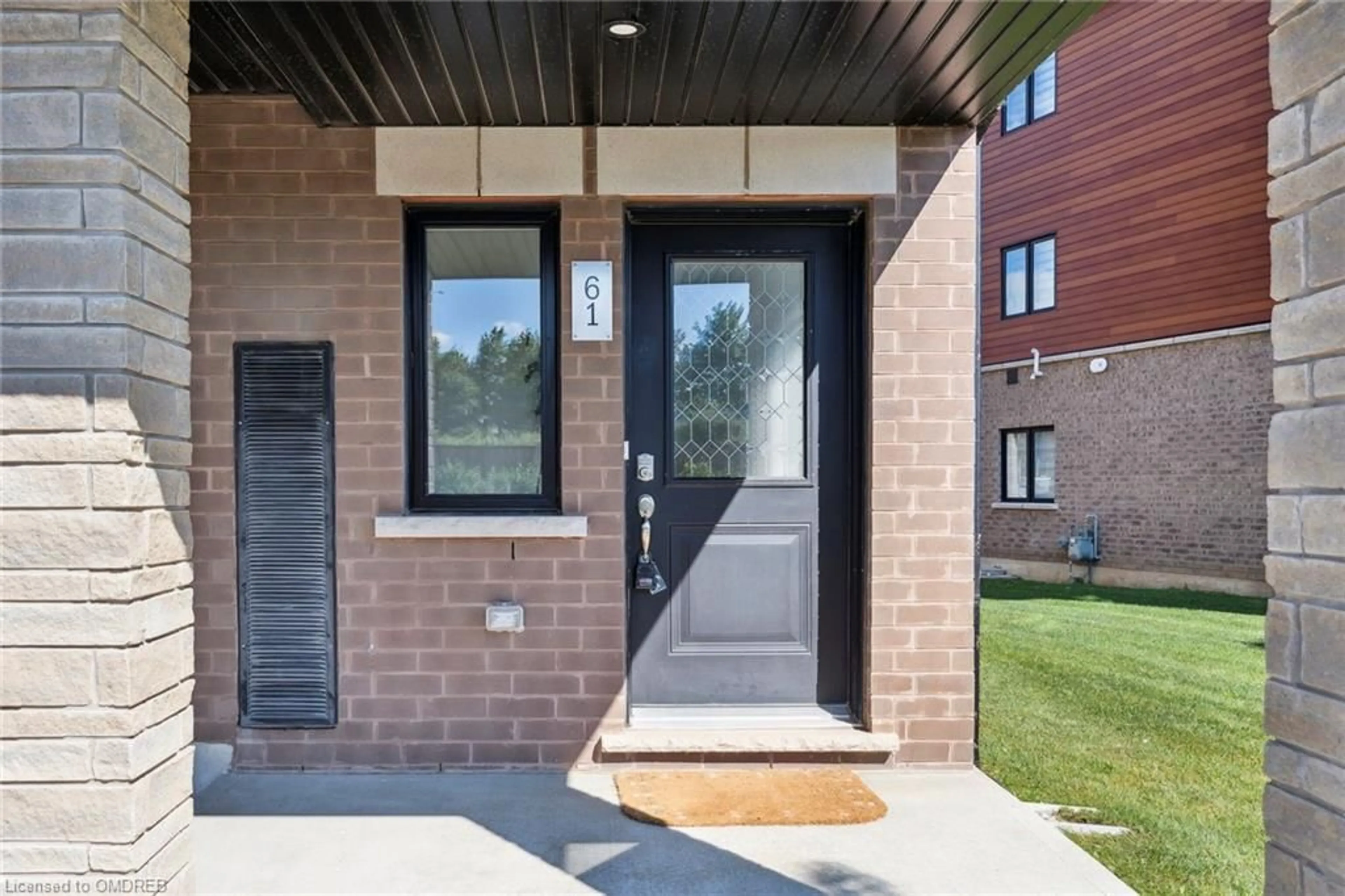 Indoor entryway, cement floor for 590 North Service Rd #61, Stoney Creek Ontario L8E 0K5