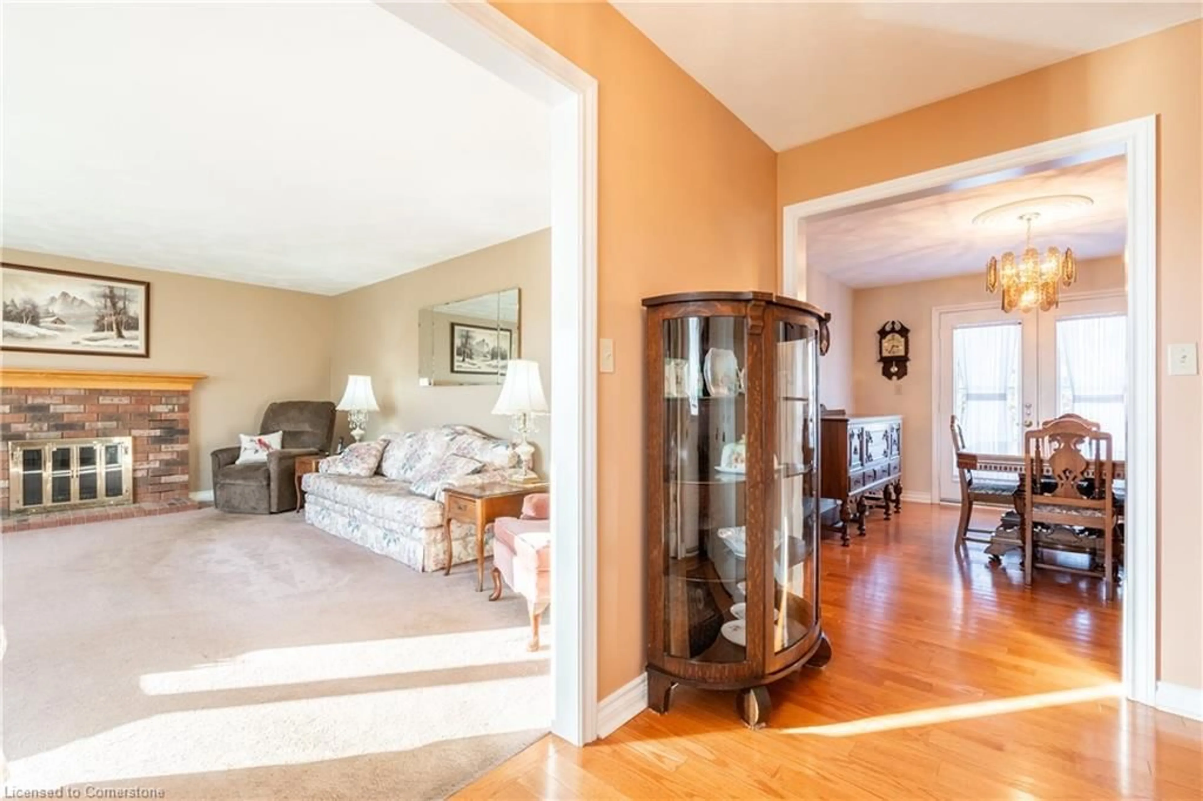 Indoor foyer, wood floors for 8560 Leeming Rd, Mount Hope Ontario L0R 1W0