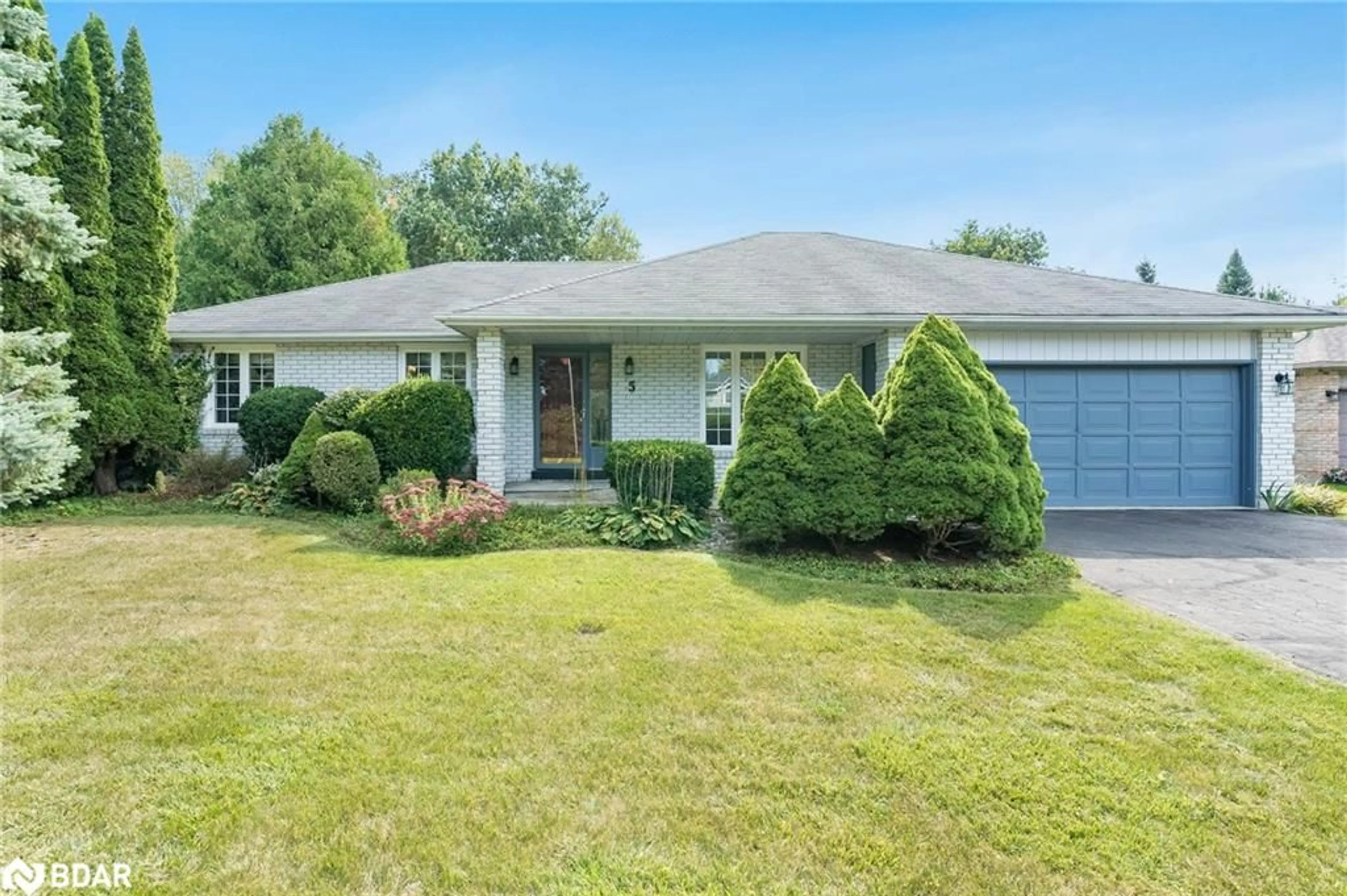 Frontside or backside of a home, cottage for 5 Valentini Ave, Holland Landing Ontario L9N 1H9