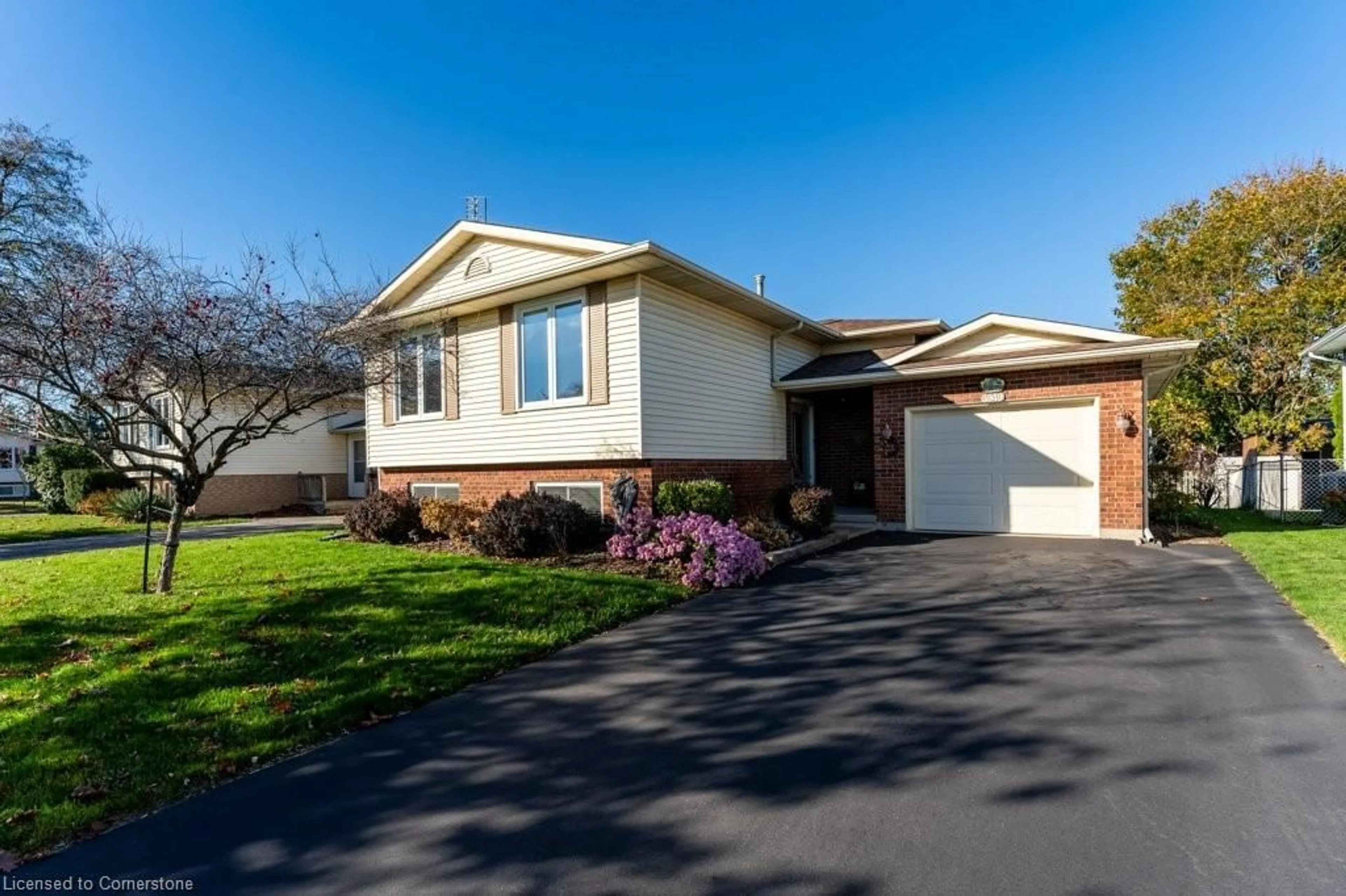 Frontside or backside of a home, cottage for 3949 Vineyard Cres, Vineland Ontario L0R 2C0