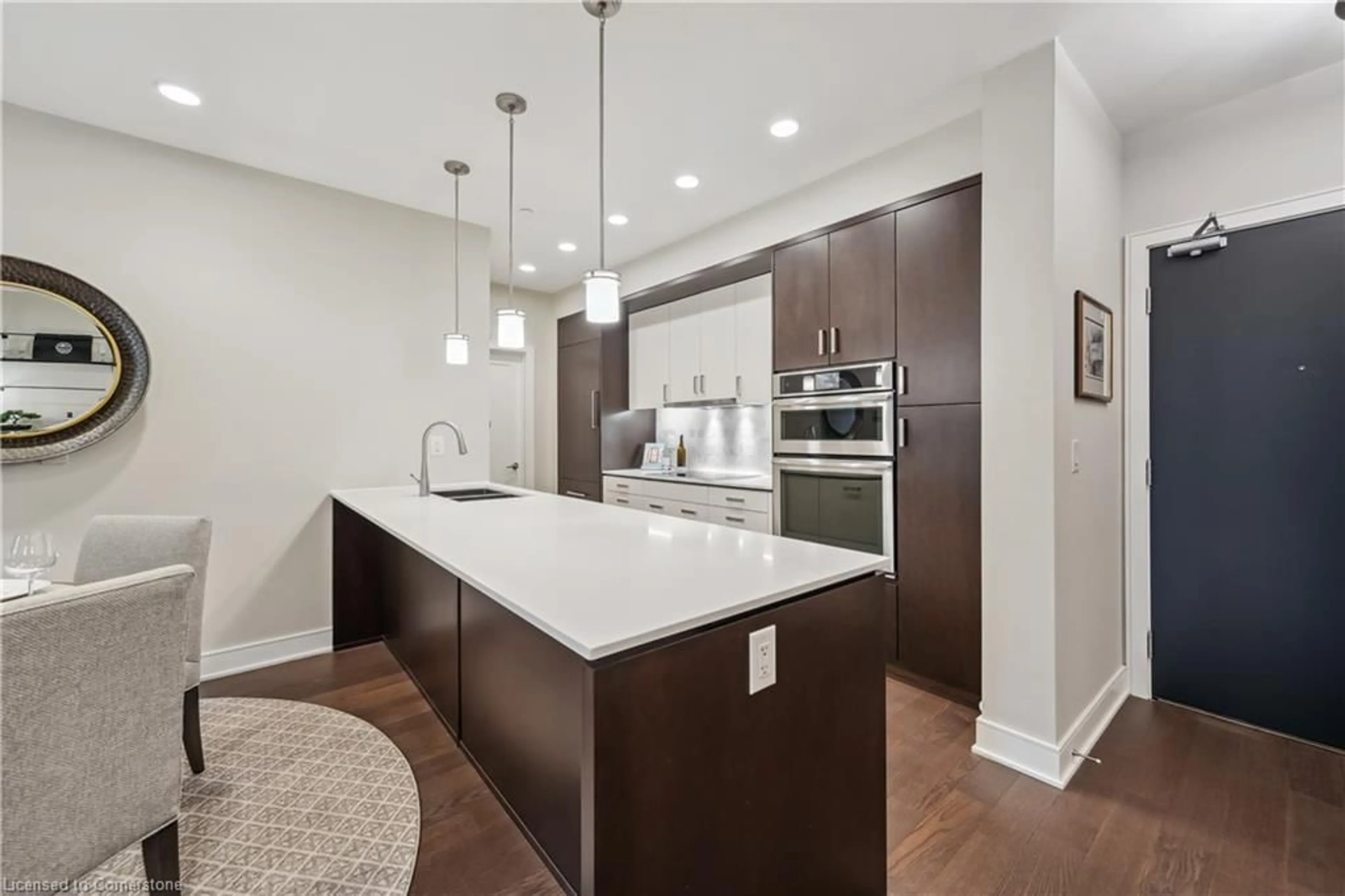 Open concept kitchen for 1575 Lakeshore Road West Rd #116, Mississauga Ontario L5J 0B1