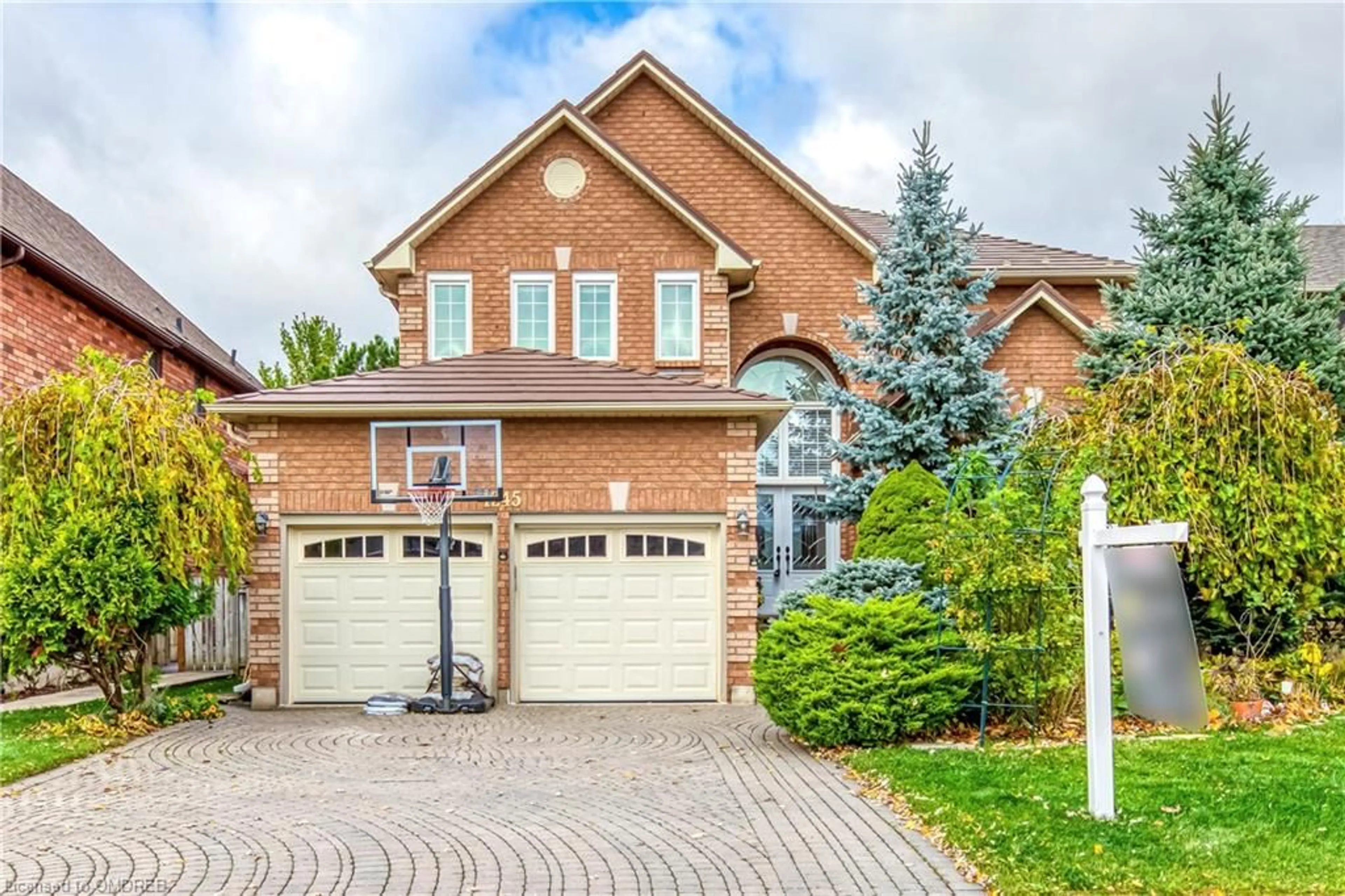 Home with brick exterior material for 1245 Bowman Dr, Oakville Ontario L6M 3J5