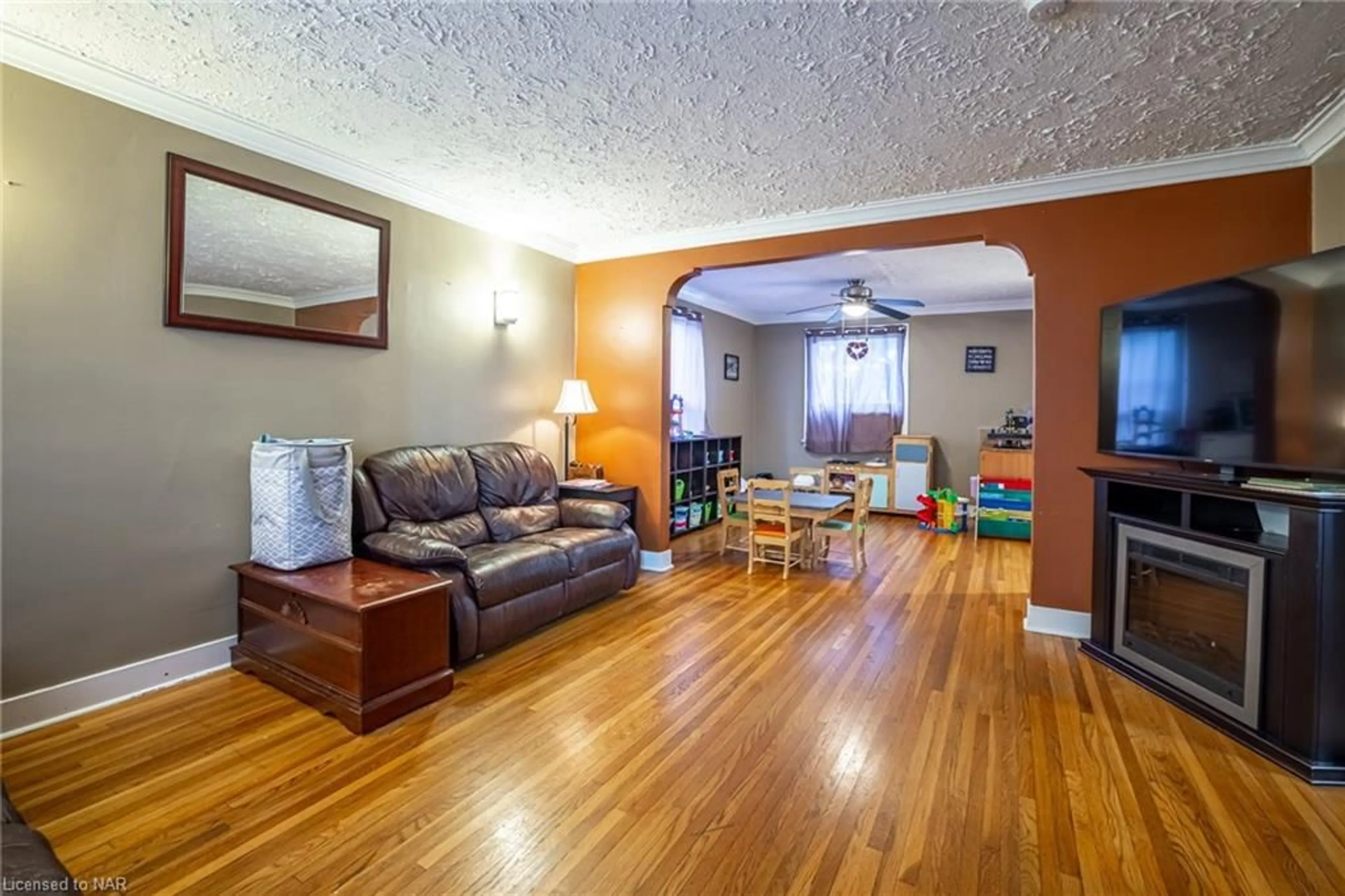 Living room, wood floors for 132 Dufferin St, St. Catharines Ontario L2R 2A1