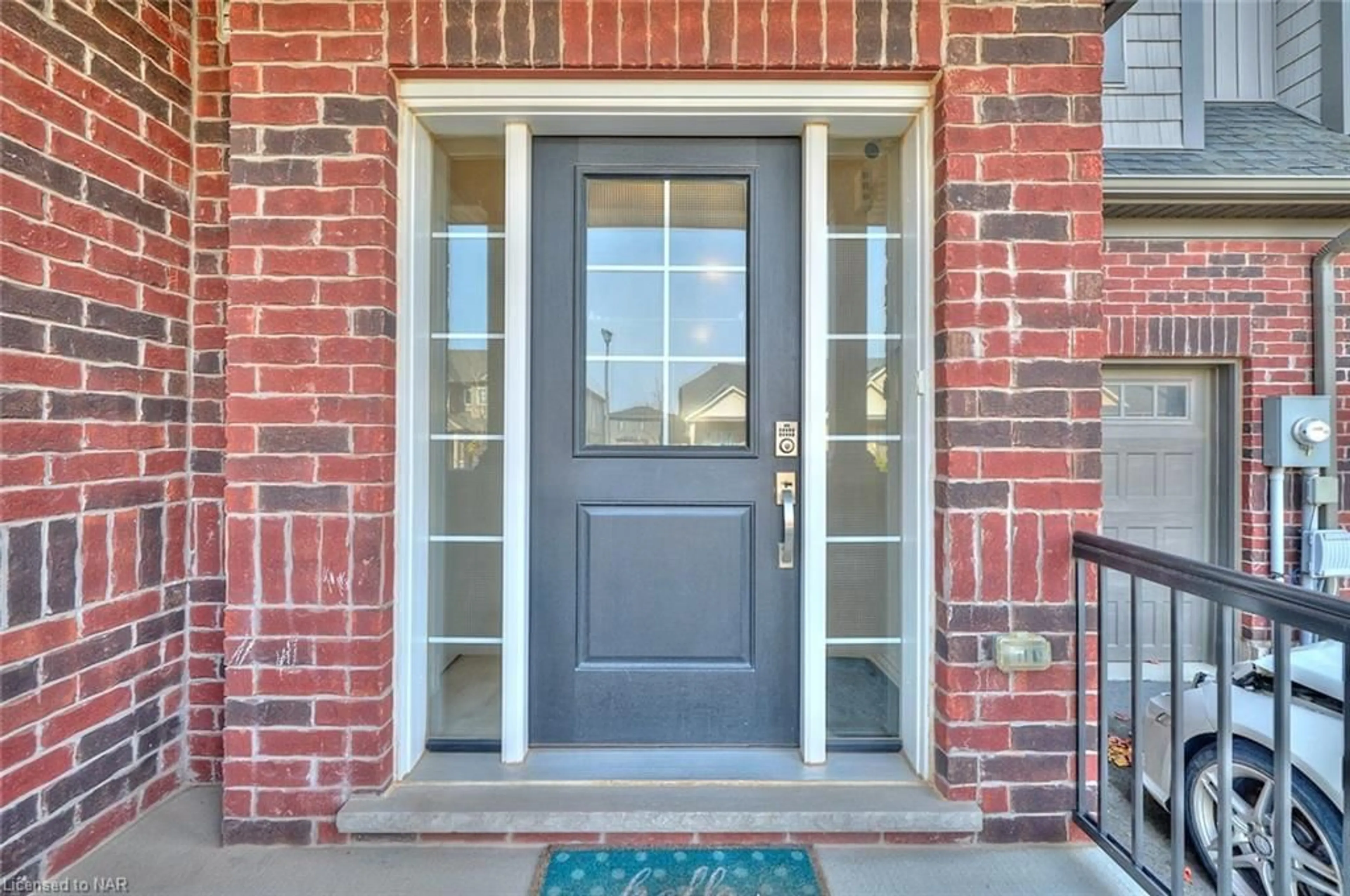 Indoor entryway, wood floors for 130 Acacia Rd, Fonthill Ontario L0S 1E6