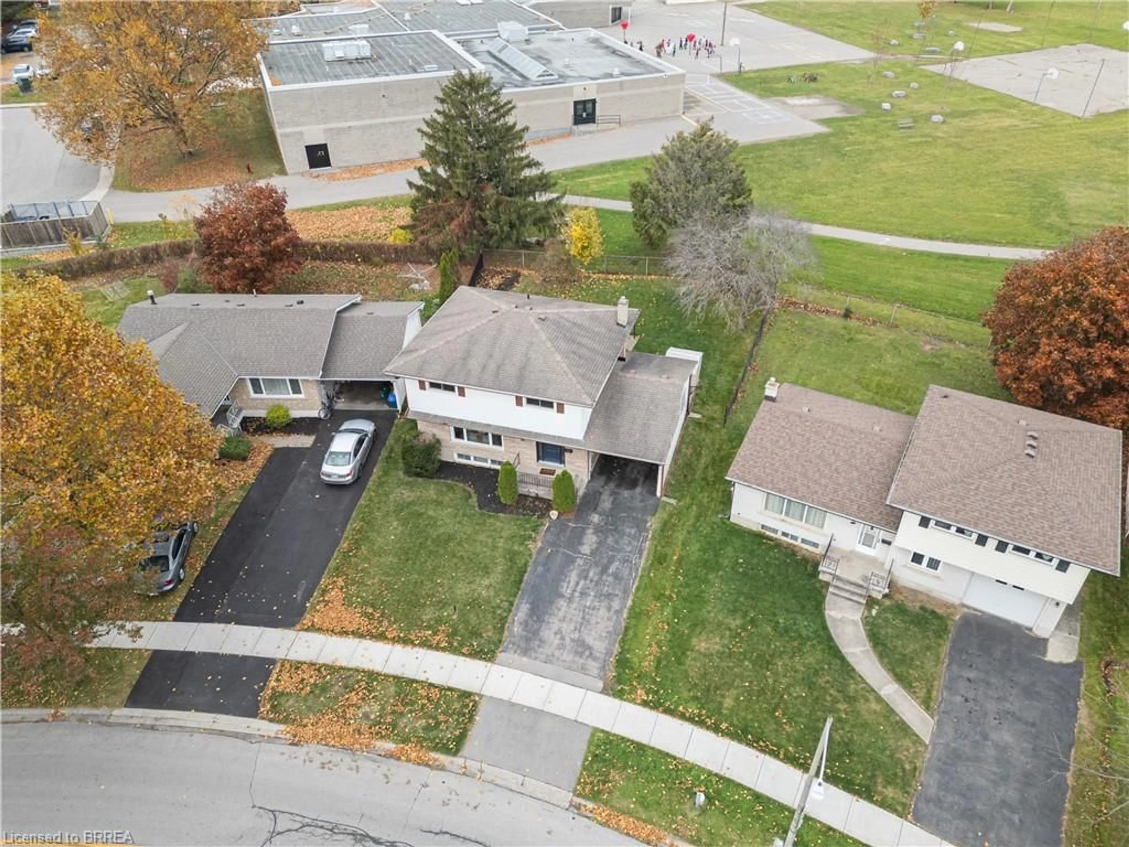 Frontside or backside of a home, the street view for 64 Brier Park Rd, Brantford Ontario N3R 3P7