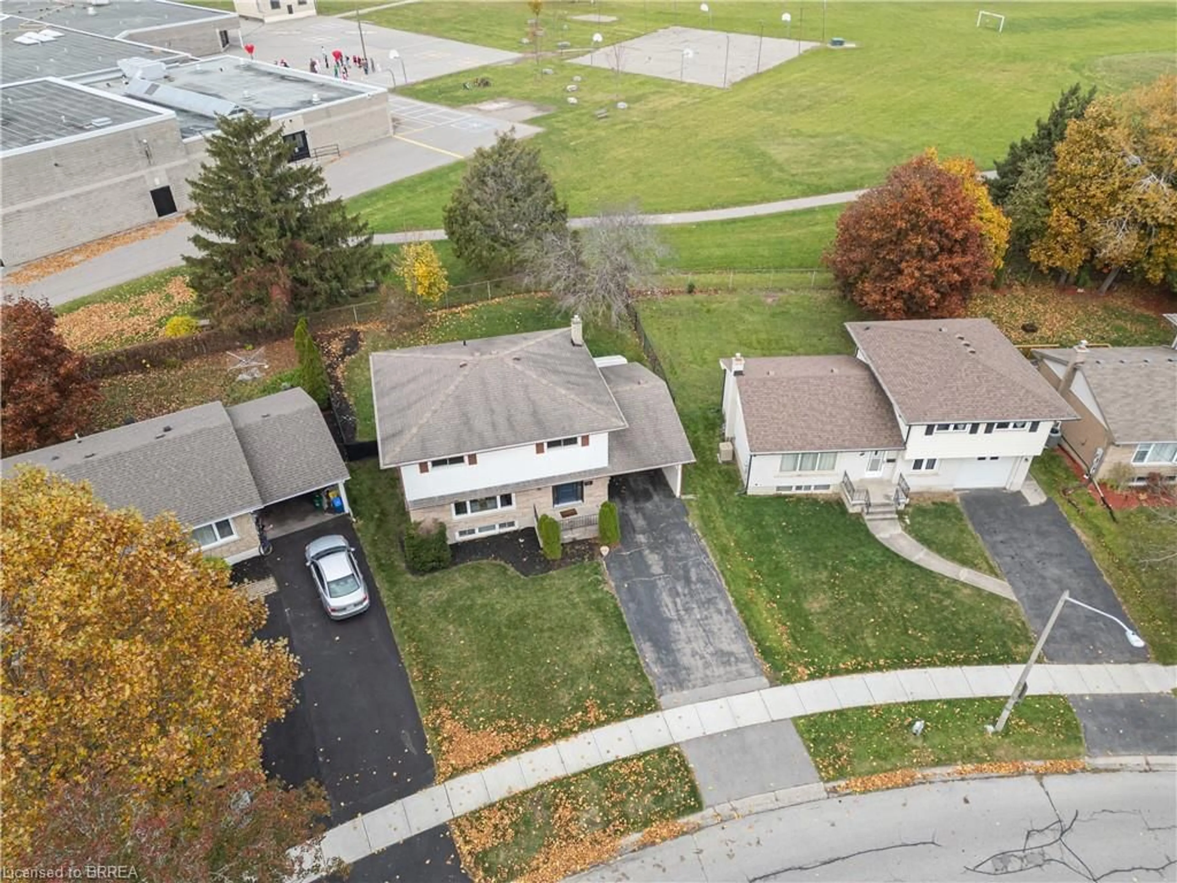 Frontside or backside of a home, the street view for 64 Brier Park Rd, Brantford Ontario N3R 3P7