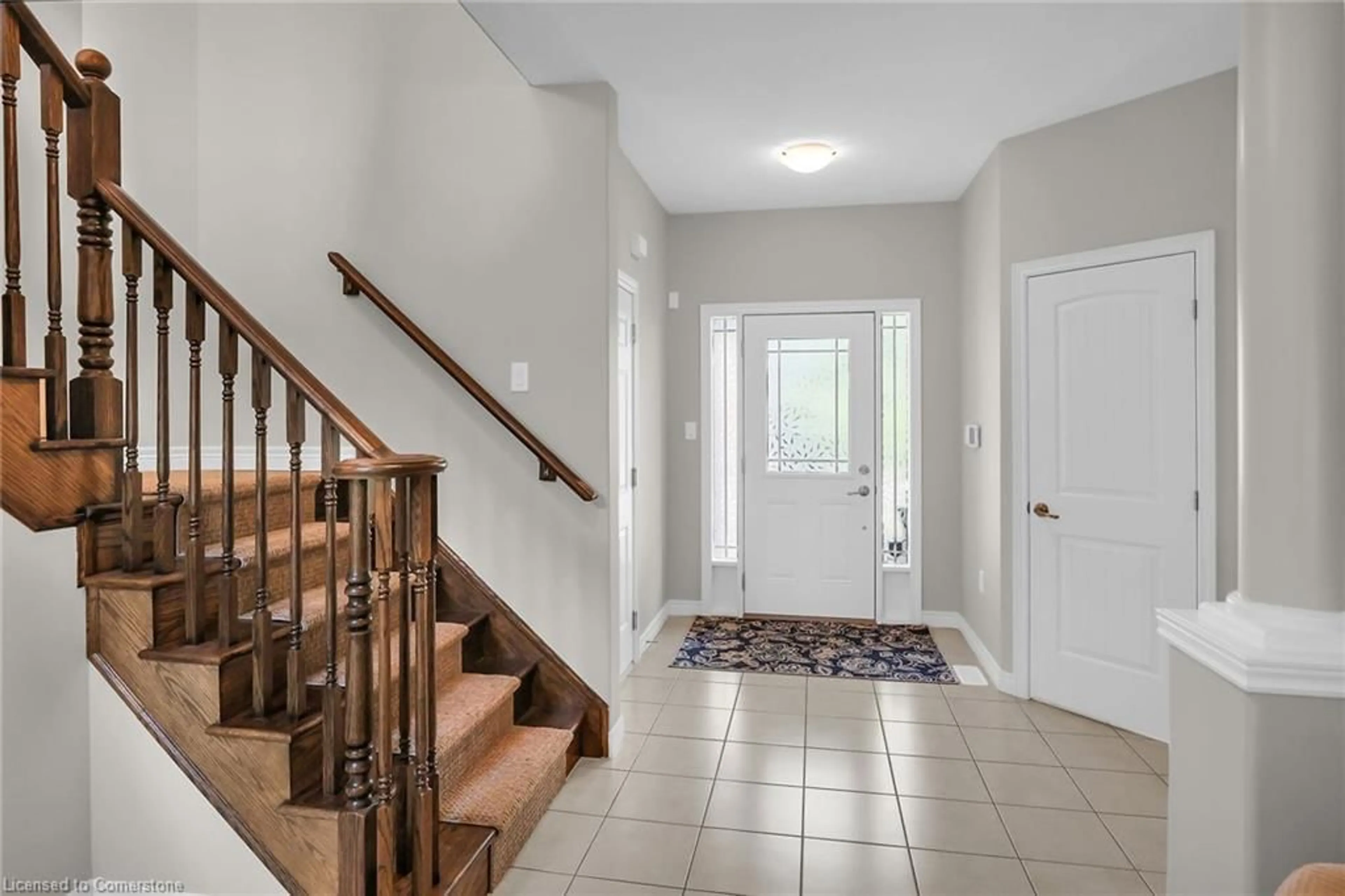 Indoor entryway, wood floors for 4896 Allan Crt, Beamsville Ontario L3J 1M3