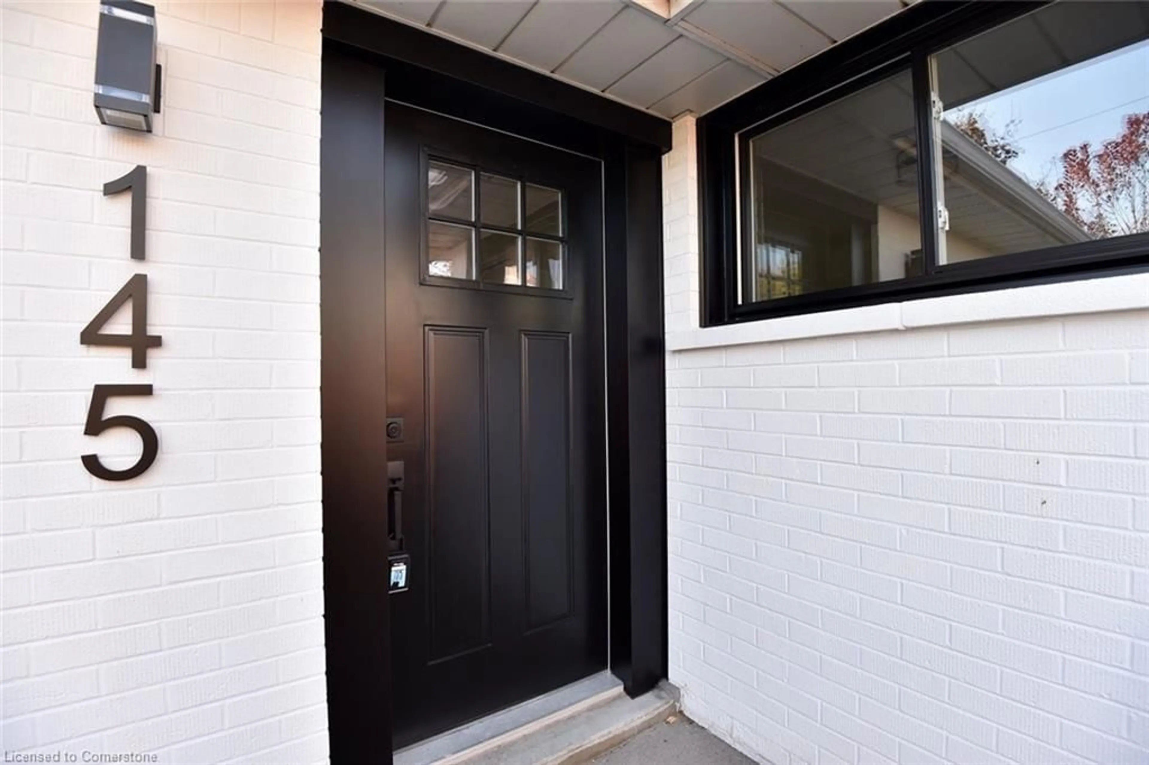 Indoor entryway, wood floors for 145 Winchester Blvd, Hamilton Ontario L8T 2M9