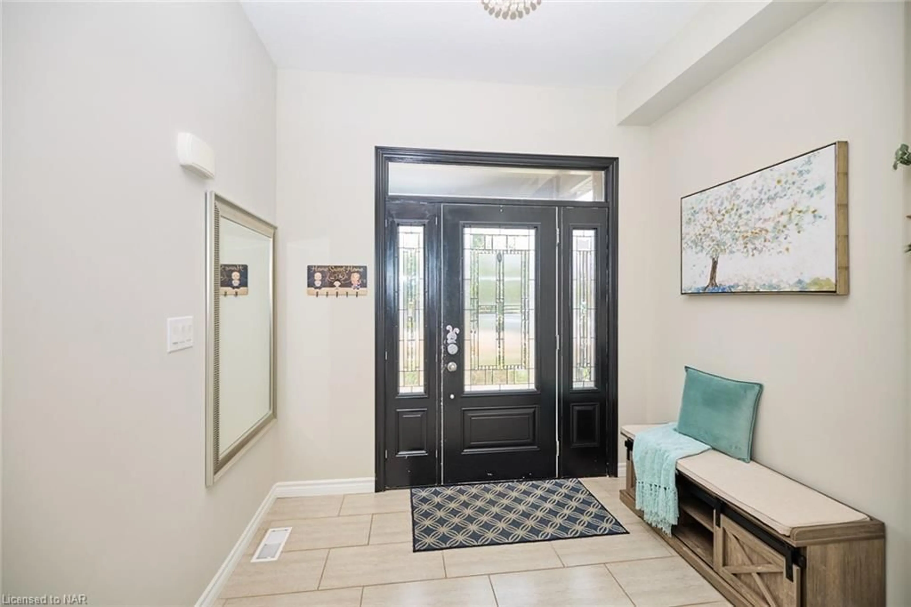 Indoor entryway, wood floors for 5 Abbott Pl, Fonthill Ontario L0S 1E5