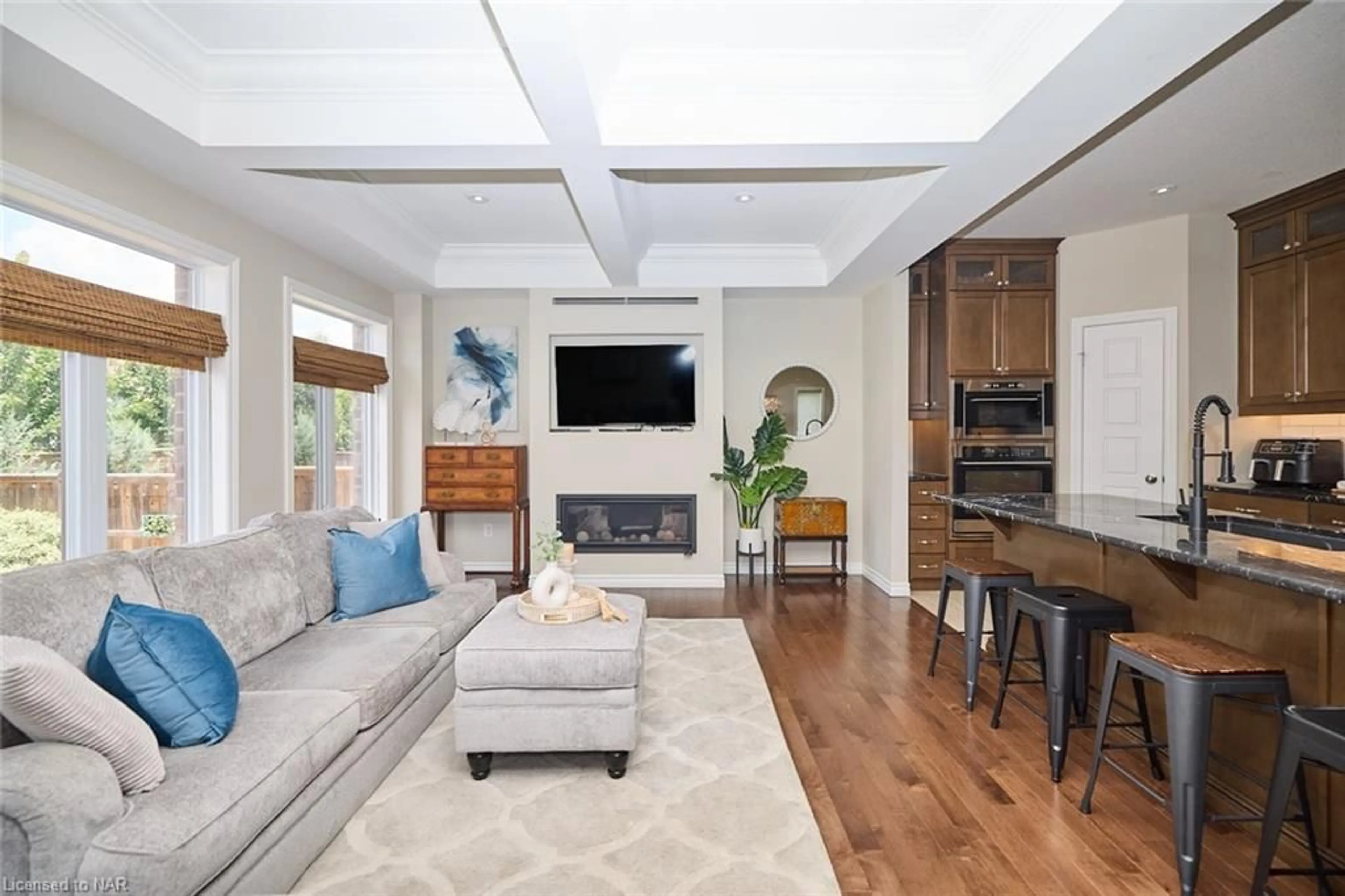 Living room, wood floors for 5 Abbott Pl, Fonthill Ontario L0S 1E5