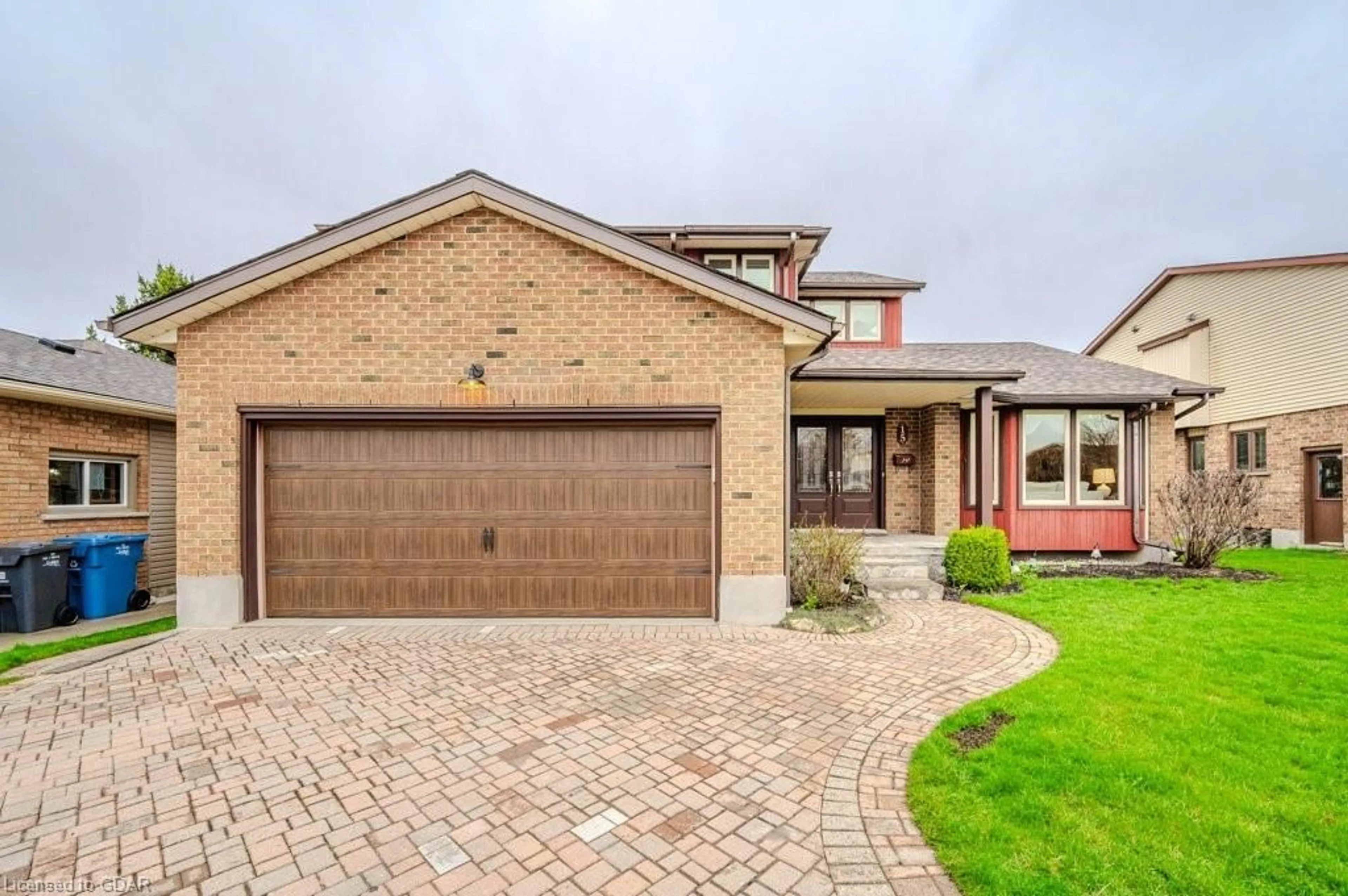 Home with brick exterior material for 15 Wiltshire Pl, Guelph Ontario N1H 8B1