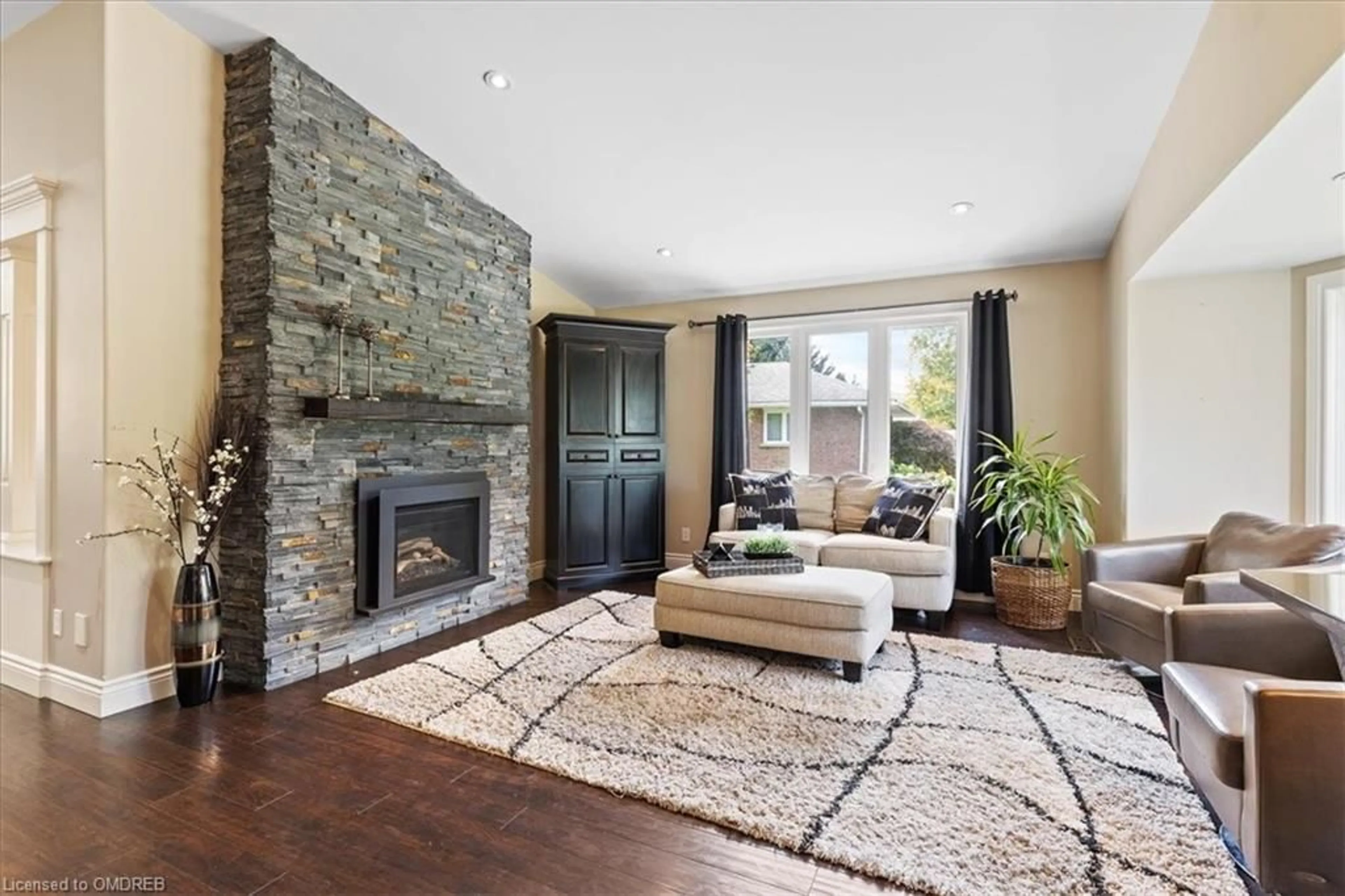 Living room, wood floors for 2873 Forest Road, Stratford Ontario N5A 6S5