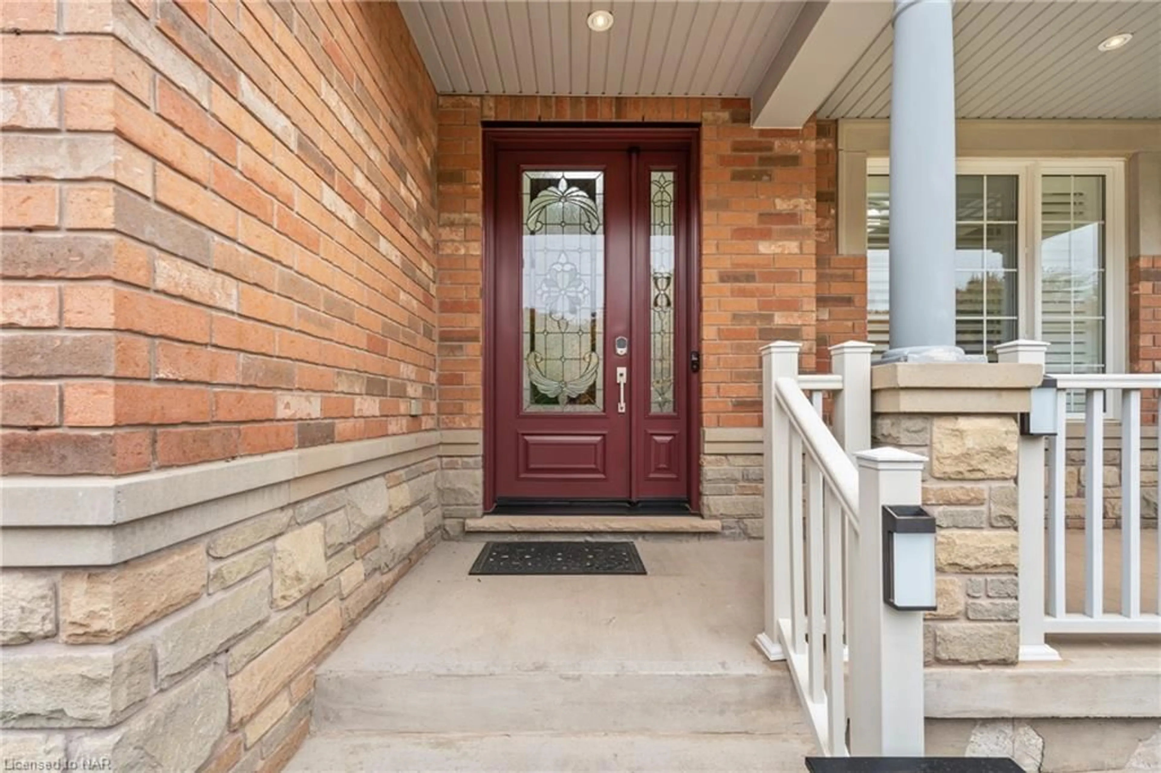 Indoor entryway, wood floors for 8892 Kudlac St, Niagara Falls Ontario L2H 0C5