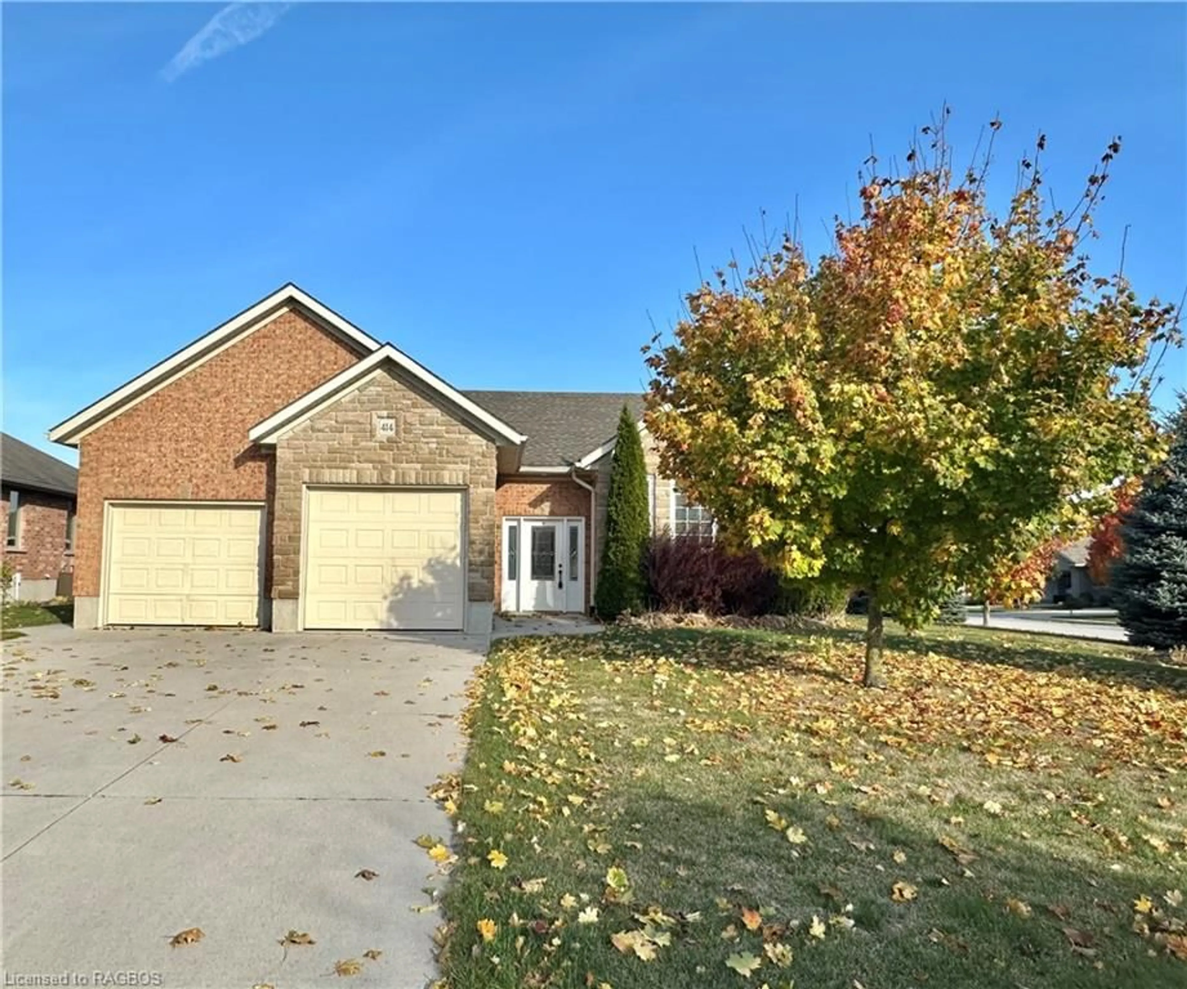 Frontside or backside of a home, the street view for 414 4th St, Hanover Ontario N4N 3V1