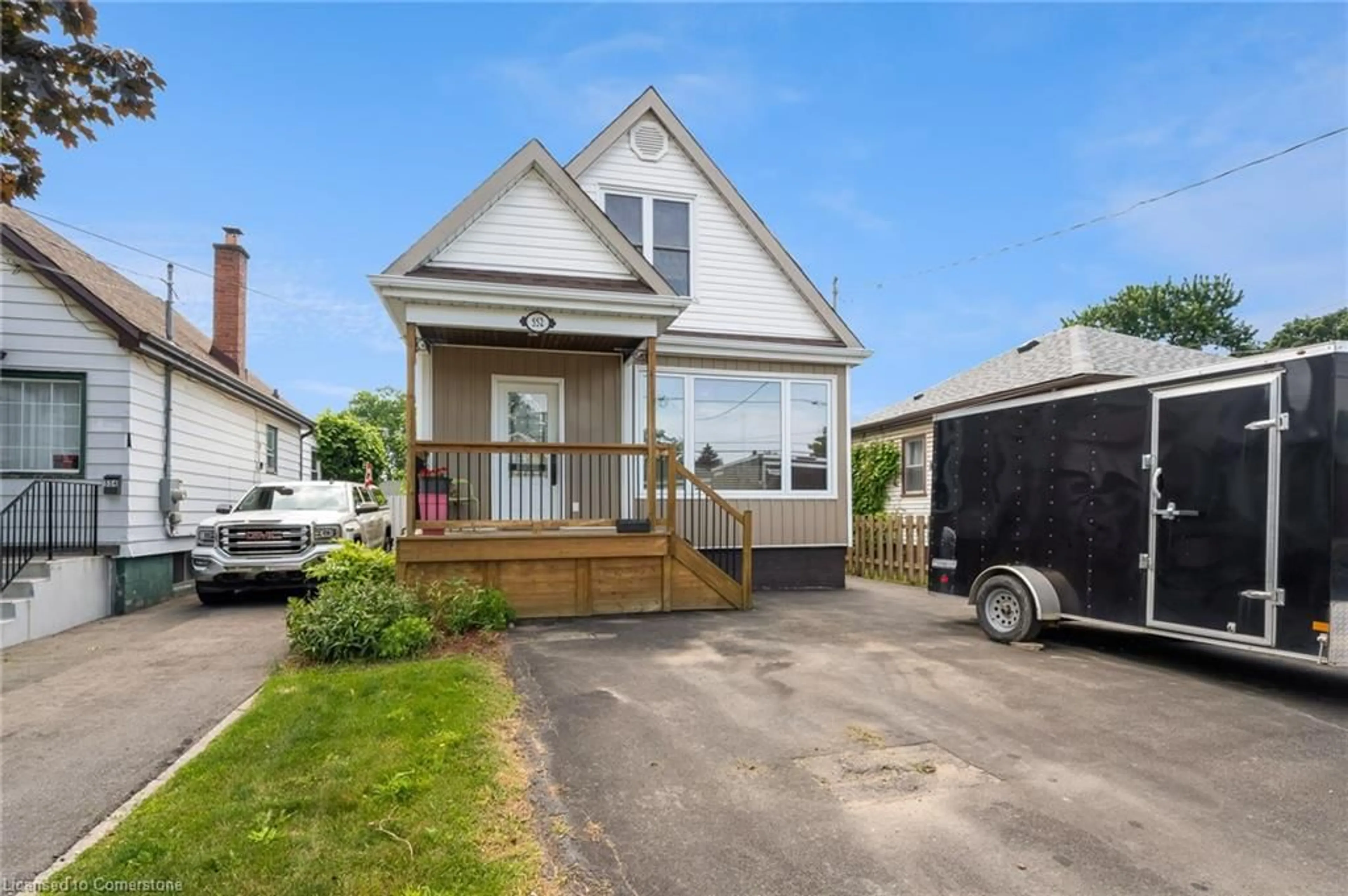 Frontside or backside of a home, cottage for 552 Quebec St, Hamilton Ontario L8H 6V4