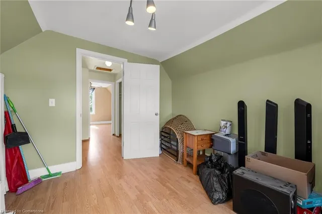 Additional property image - 552 Quebec St