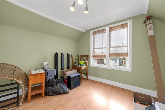 Additional property image - 552 Quebec St