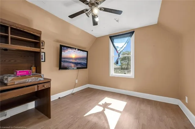 Additional property image - 552 Quebec St