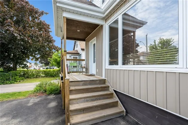 Additional property image - 552 Quebec St