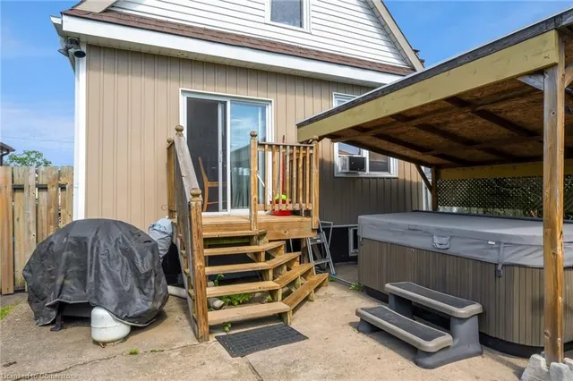 Additional property image - 552 Quebec St