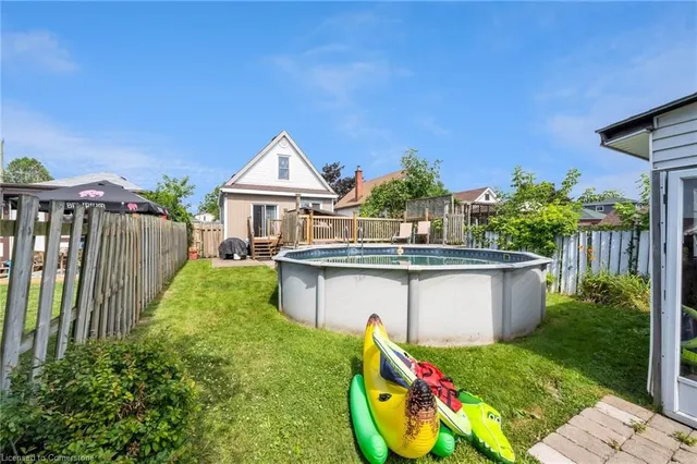 Additional property image - 552 Quebec St